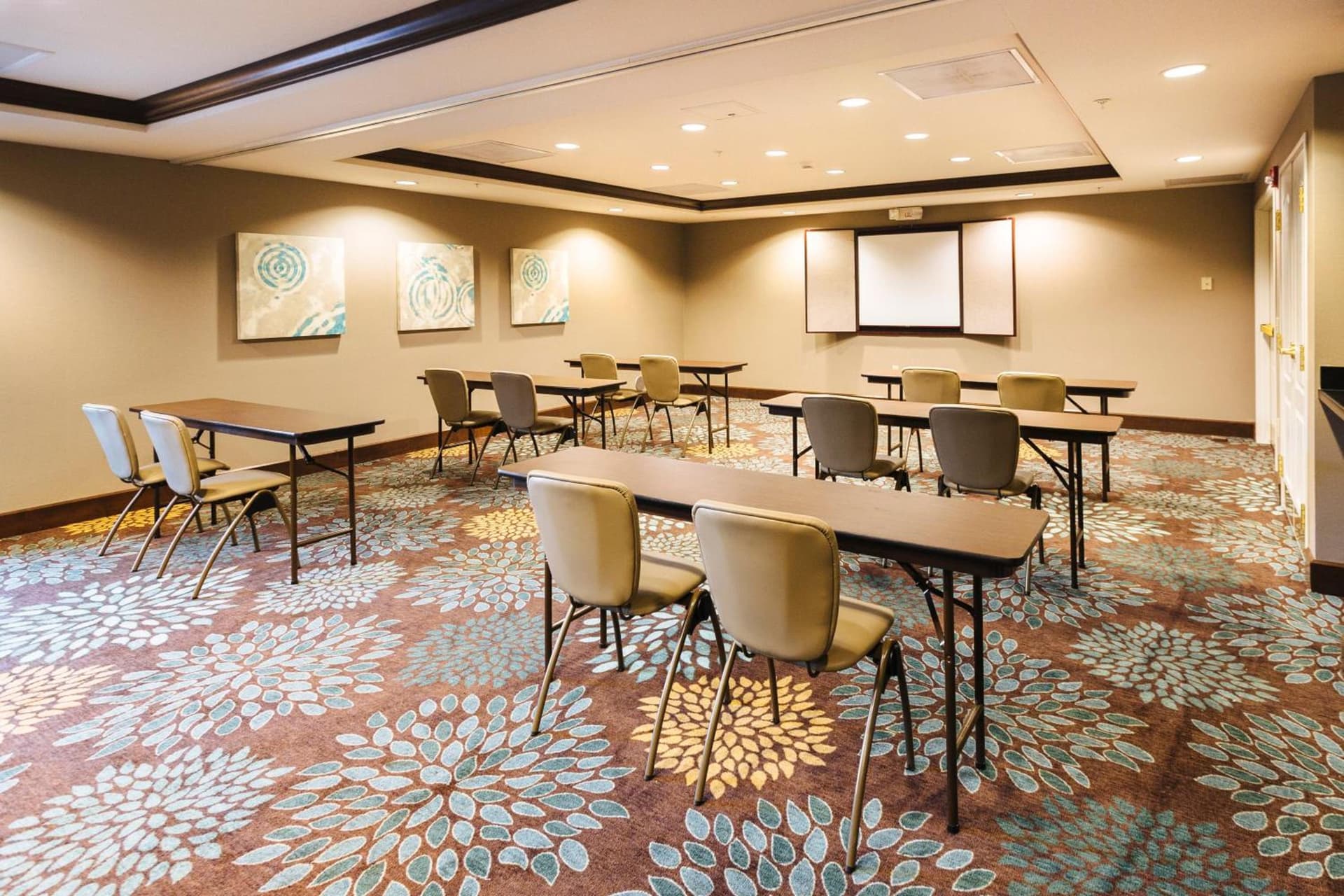 Staybridge Suites Toledo/Maumee by IHG property views in Maumee, OH — gallery photo 3