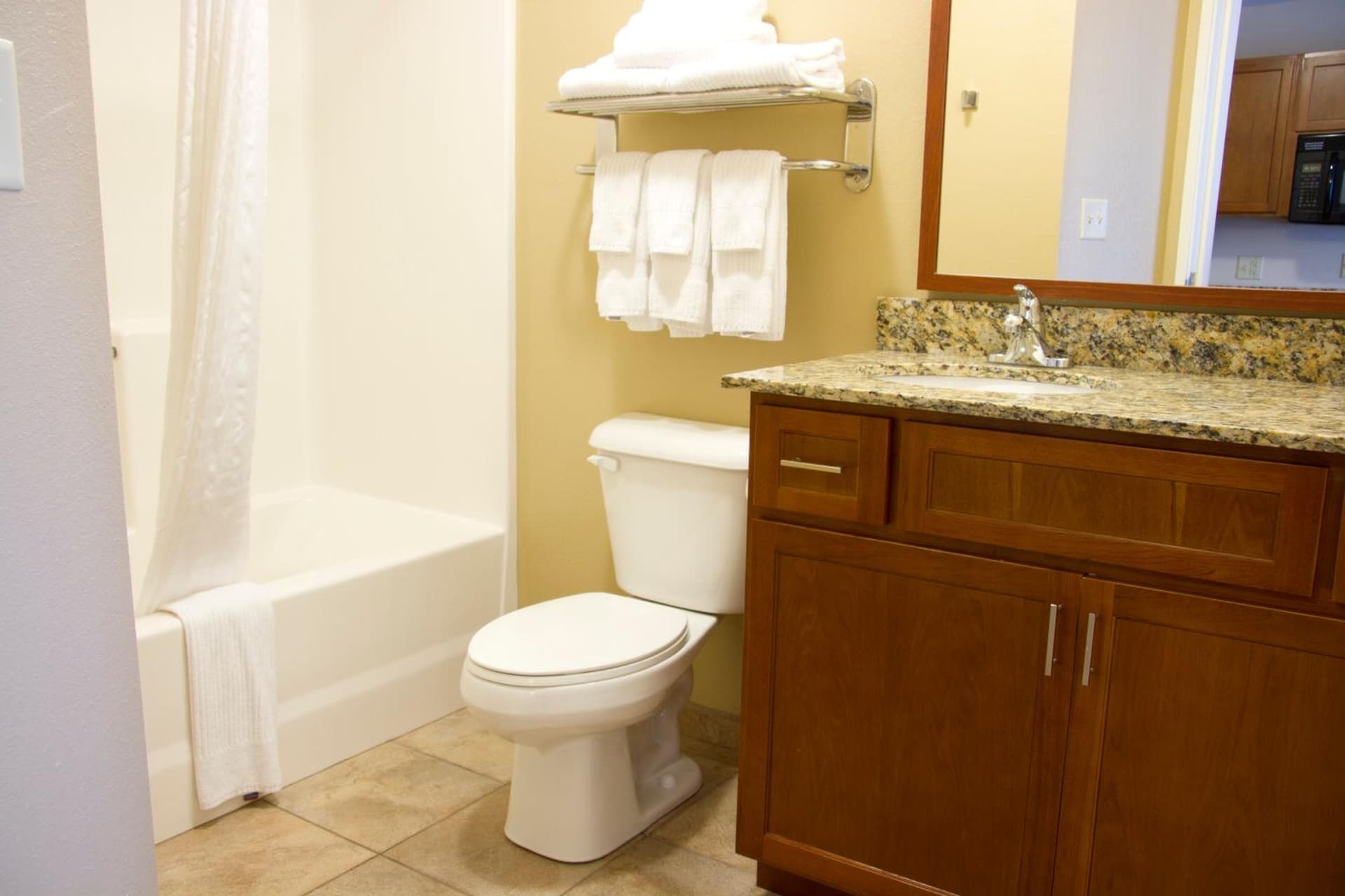 Candlewood Suites Champaign-Urbana University Area by IHG interior in Champaign, IL — gallery photo 2