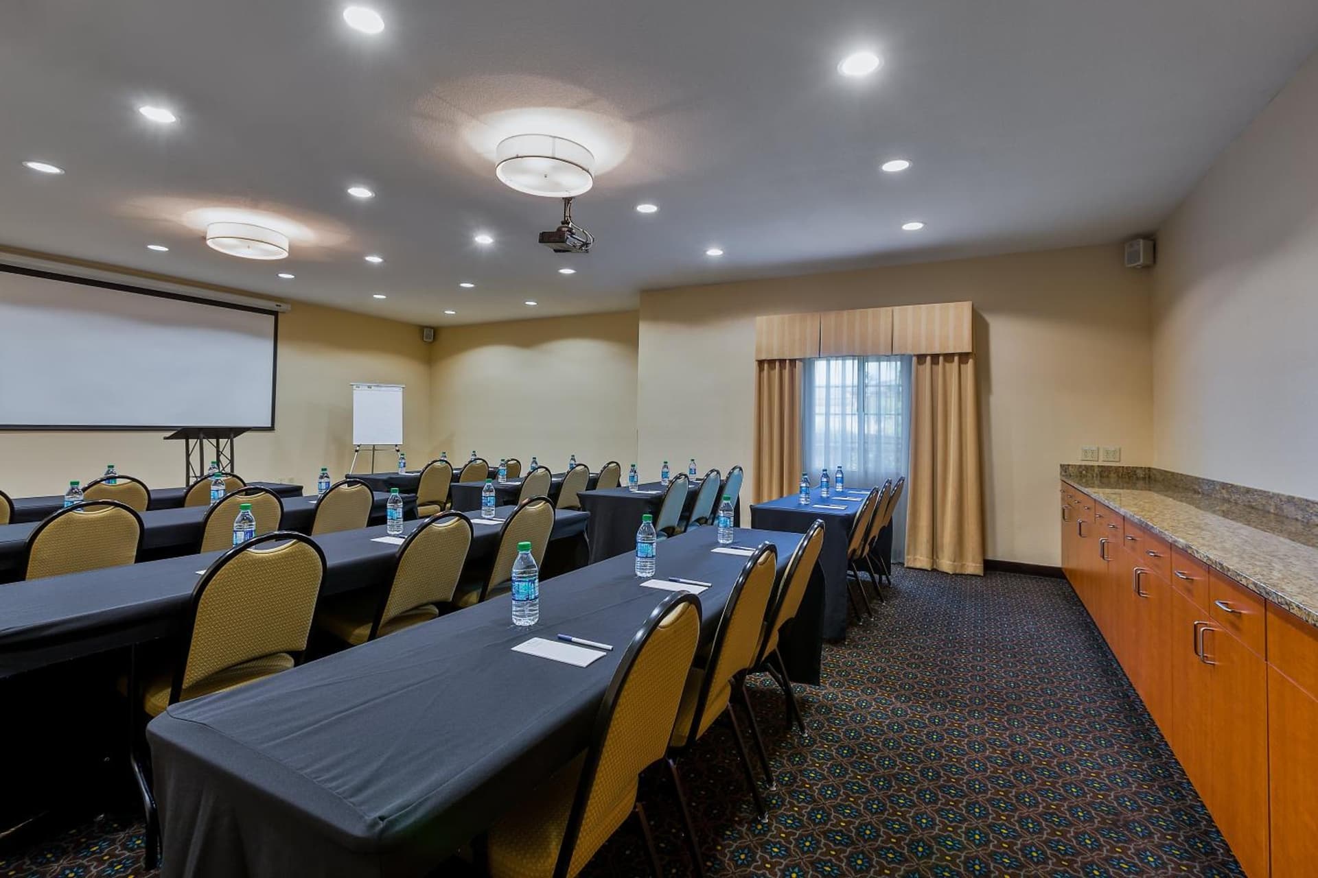 Candlewood Suites Decatur Medical Center by IHG property views in Decatur, TX — gallery photo 3