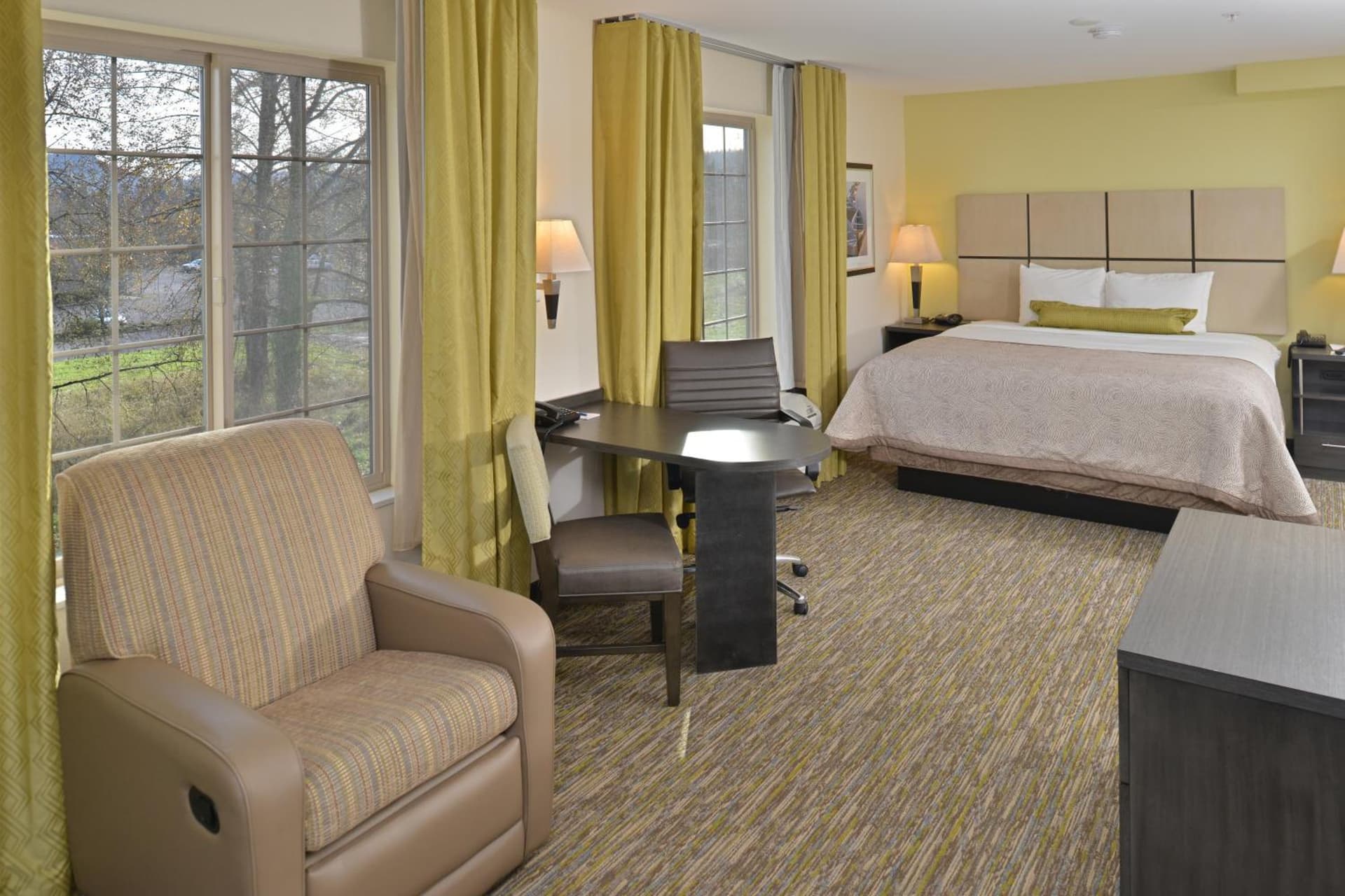 Candlewood Suites Eugene Springfield by IHG interior in Eugene, OR — gallery photo 2