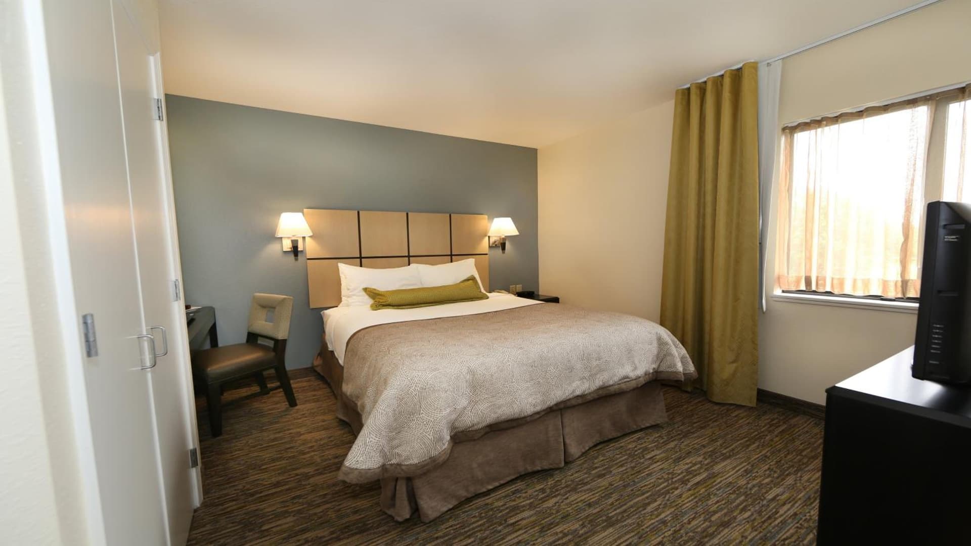 Candlewood Suites East Lansing by IHG property views in Lansing, MI — gallery photo 3
