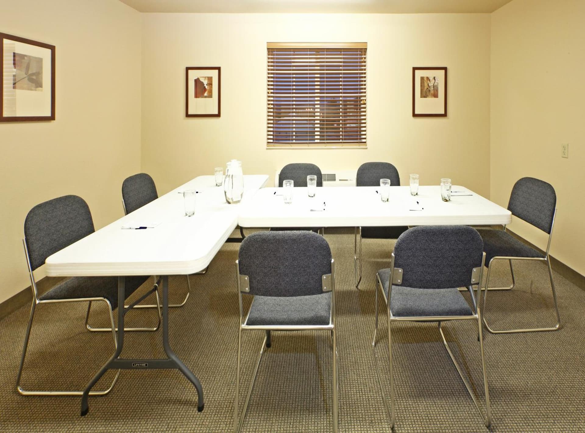 Candlewood Suites Fayetteville – University of Arkansas by IHG gallery photo in Fayetteville, AR — image 24