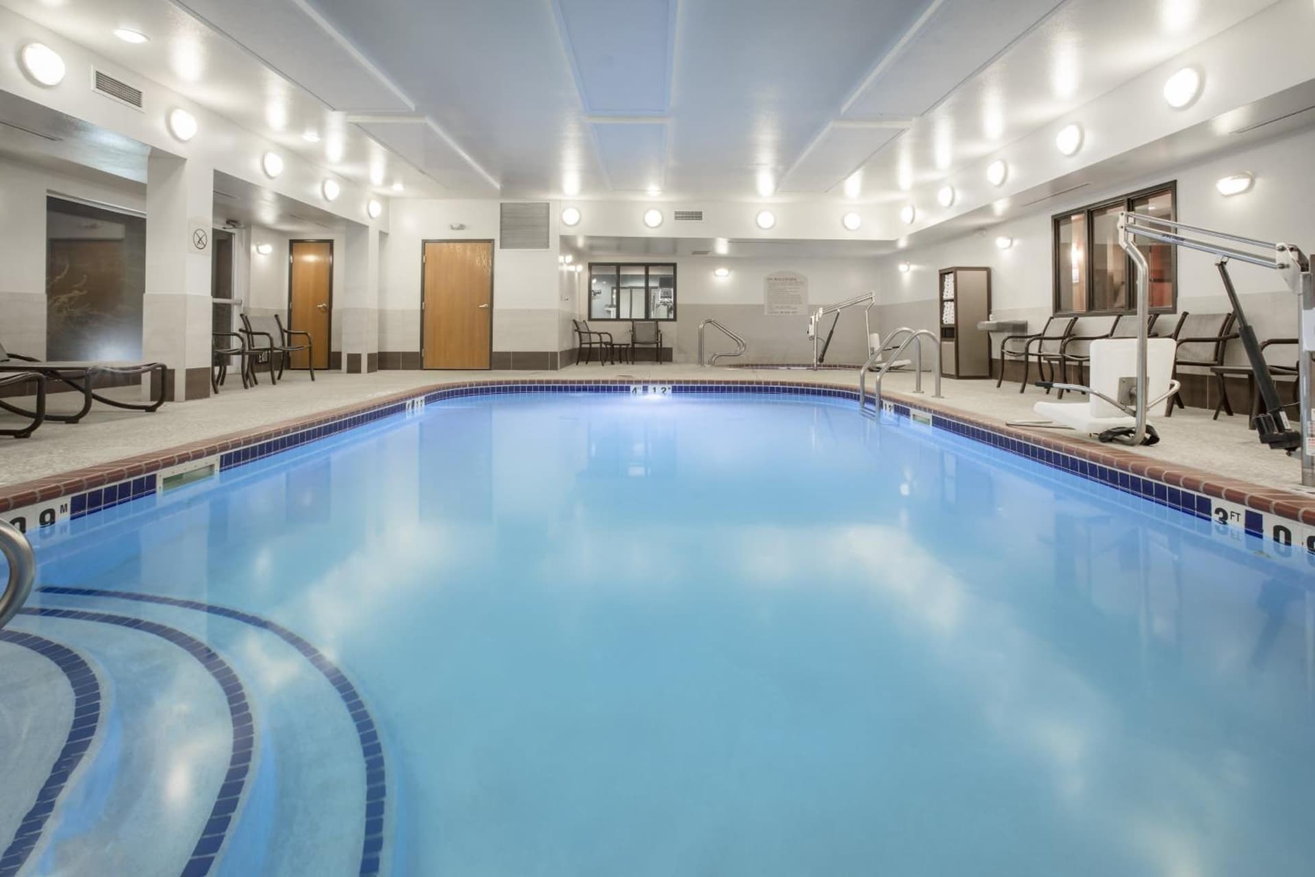 Holiday Inn Express & Suites Yankton by IHG interior in Yankton, SD — gallery photo 2
