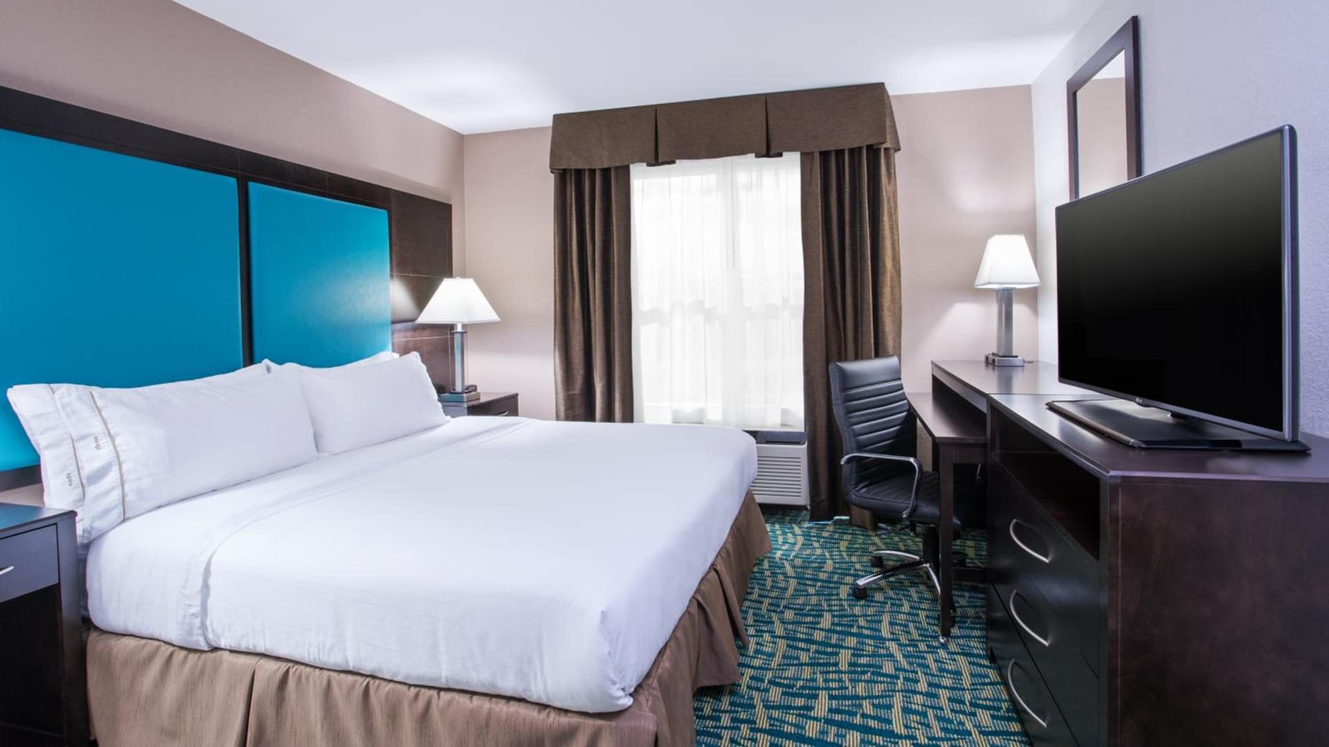 Holiday Inn Express & Suites Wyomissing by IHG interior in West Reading, PA — gallery photo 2