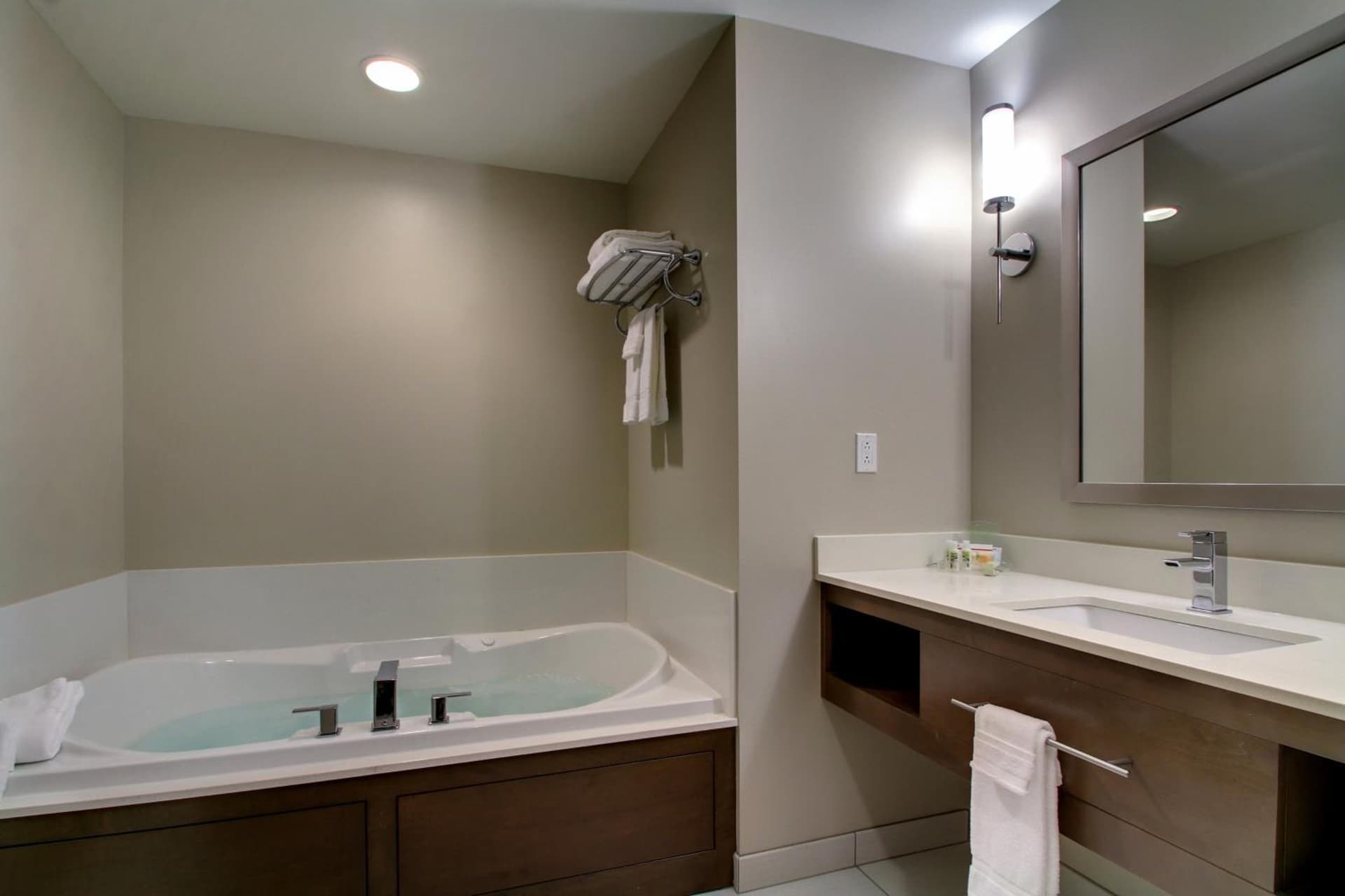 Holiday Inn & Suites Peoria At Grand Prairie by IHG gallery photo in Peoria, IL — image 32