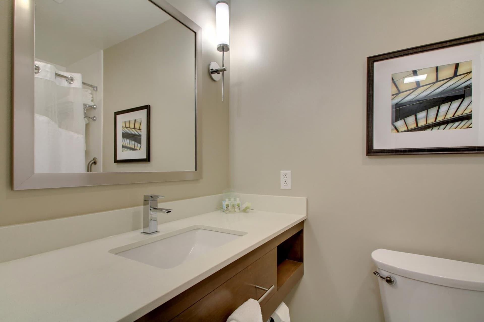 Holiday Inn & Suites Peoria At Grand Prairie by IHG gallery photo in Peoria, IL — image 40