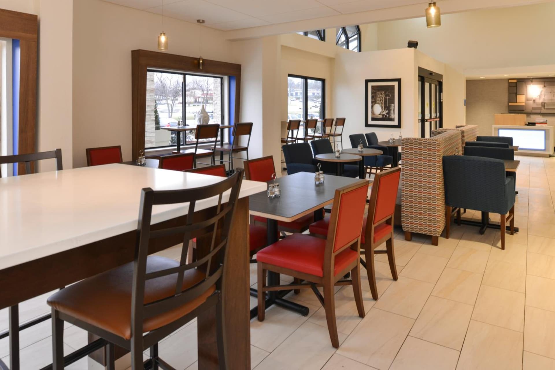 Holiday Inn Express & Suites Raleigh NE - Medical Ctr Area by IHG interior in Raleigh, NC — gallery photo 2