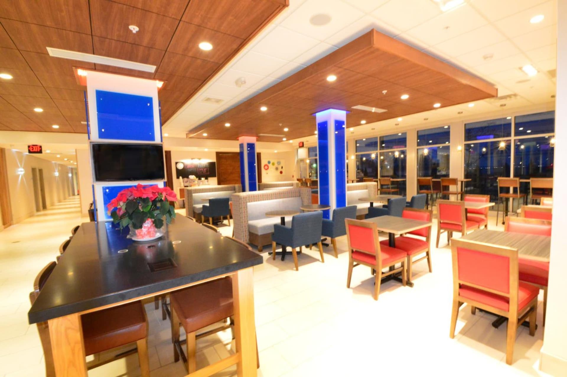 Holiday Inn Express & Suites Toledo West by IHG gallery photo in Toledo, OH — image 9