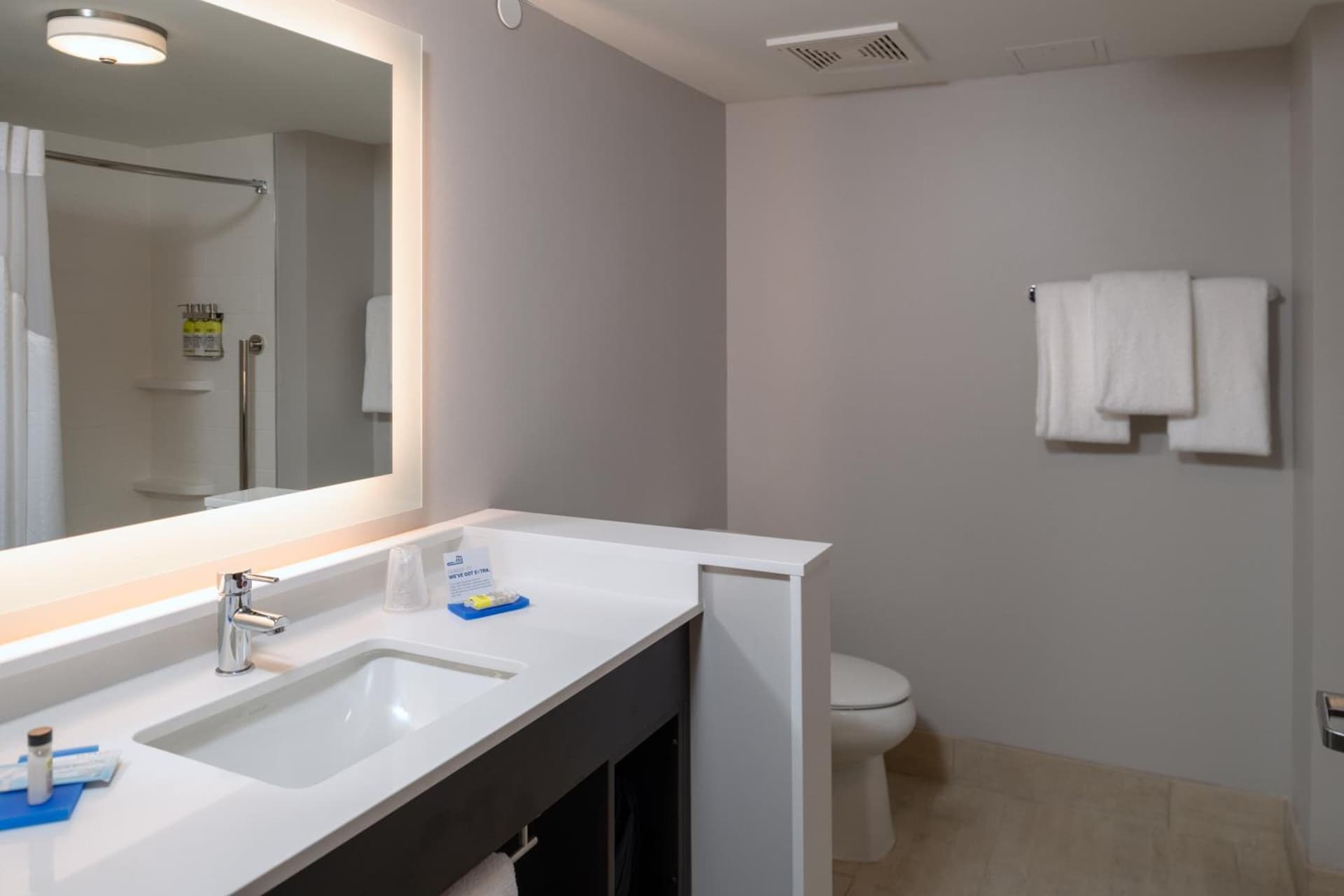 Holiday Inn Express & Suites - Tulsa Downtown - Arts District by IHG interior in Tulsa, OK — gallery photo 2