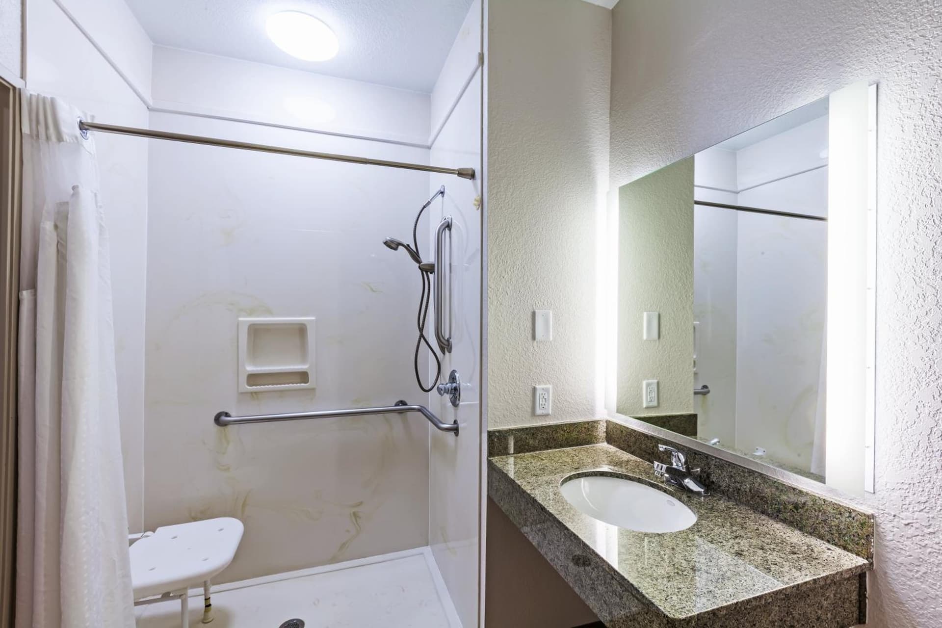 Holiday Inn Express & Suites Tulsa S Broken Arrow Hwy 51 by IHG gallery photo in Broken Arrow, OK — image 28