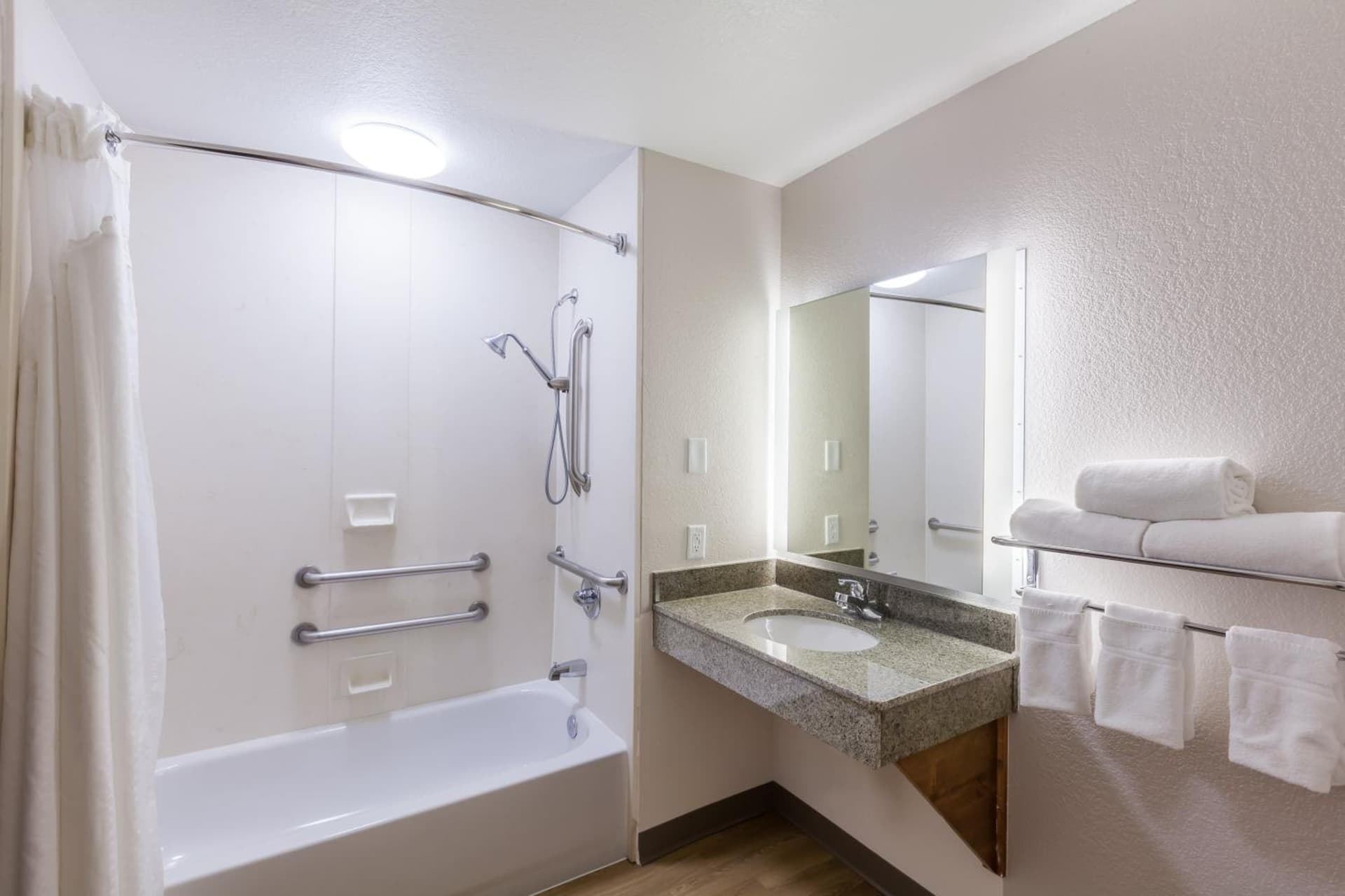 Holiday Inn Express & Suites Tulsa S Broken Arrow Hwy 51 by IHG gallery photo in Broken Arrow, OK — image 44
