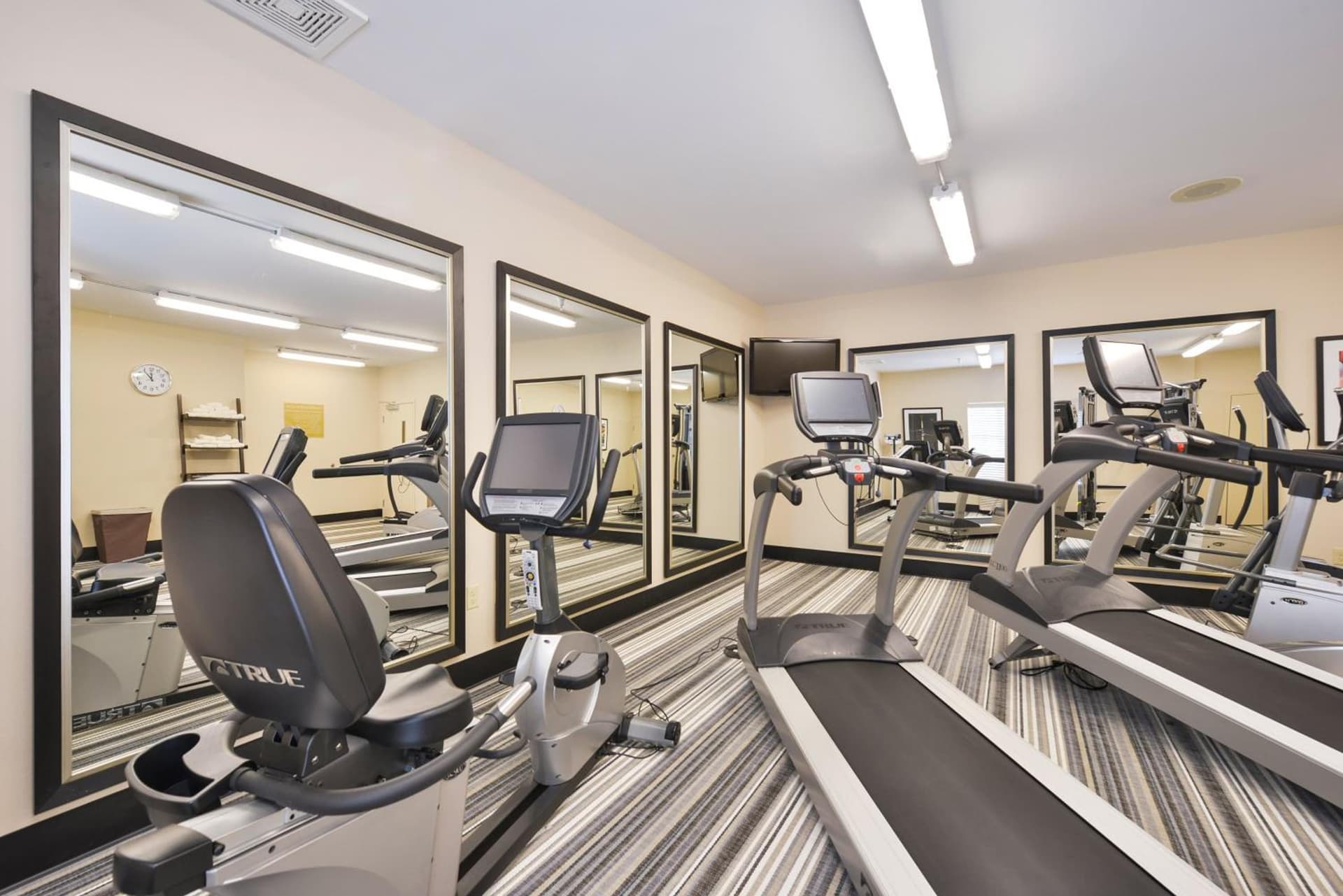 Candlewood Suites Harrisburg-Hershey by IHG interior in Harrisburg, PA — gallery photo 2