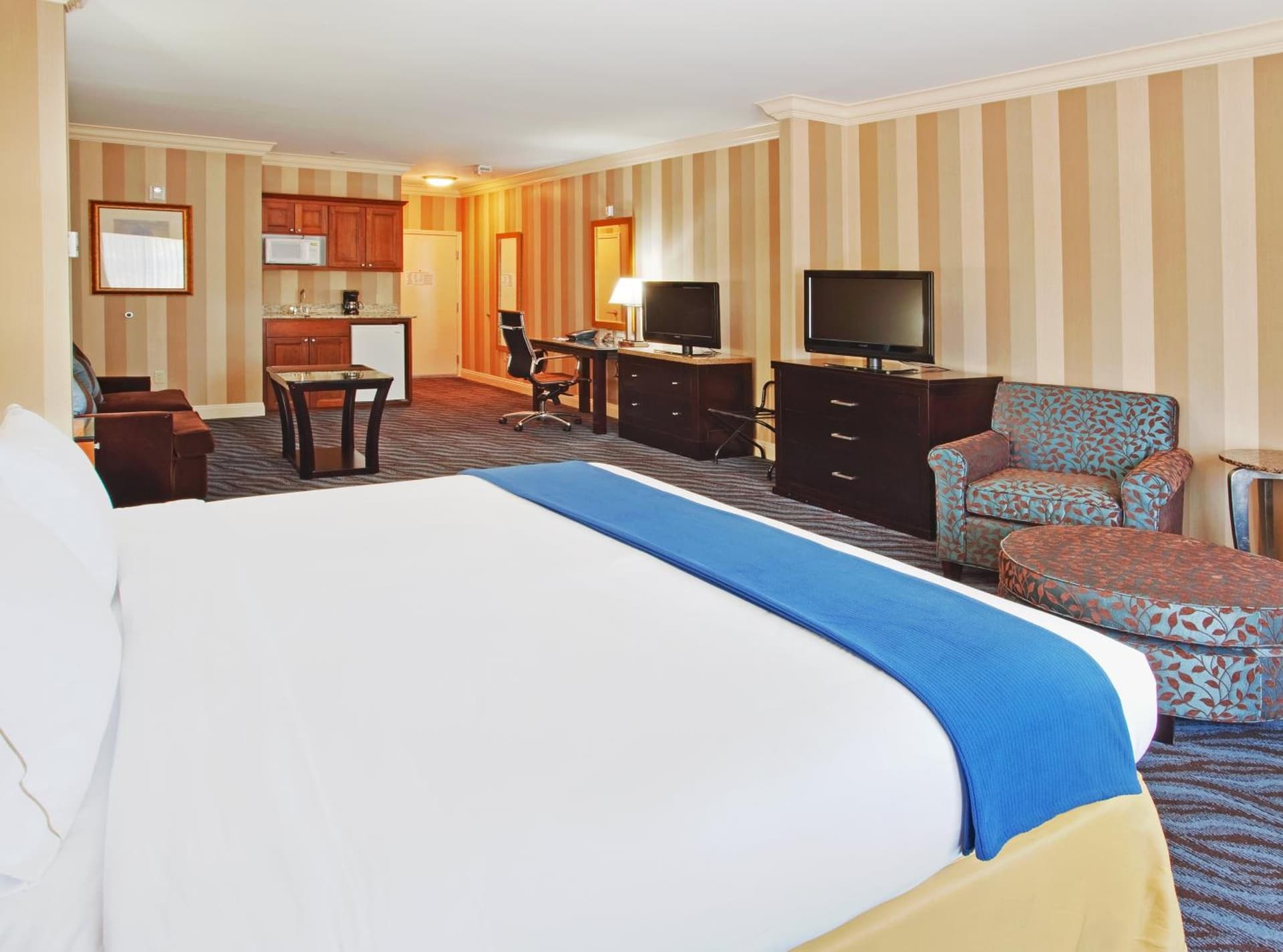 Holiday Inn Express Hotel & Suites Santa Cruz by IHG gallery photo in Santa Cruz, CA — image 29