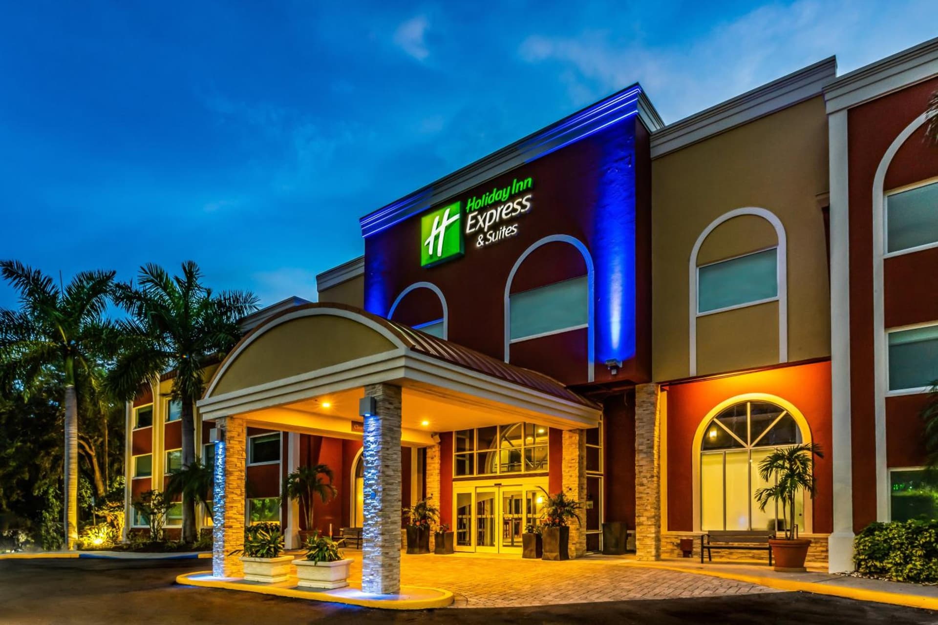 Holiday Inn Express Hotel & Suites Bradenton West by IHG — hotel in Bradenton, Florida