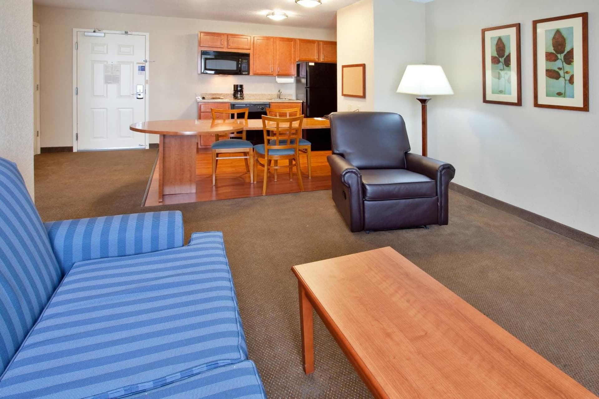 Candlewood Suites Elgin – Northwest Chicago by IHG property views in Elgin, IL — gallery photo 3