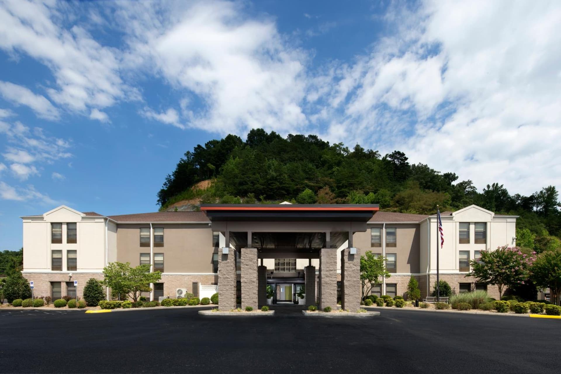 Holiday Inn Express Middlesboro by IHG featured exterior or lobby in Middlesboro, KY — similar hotel