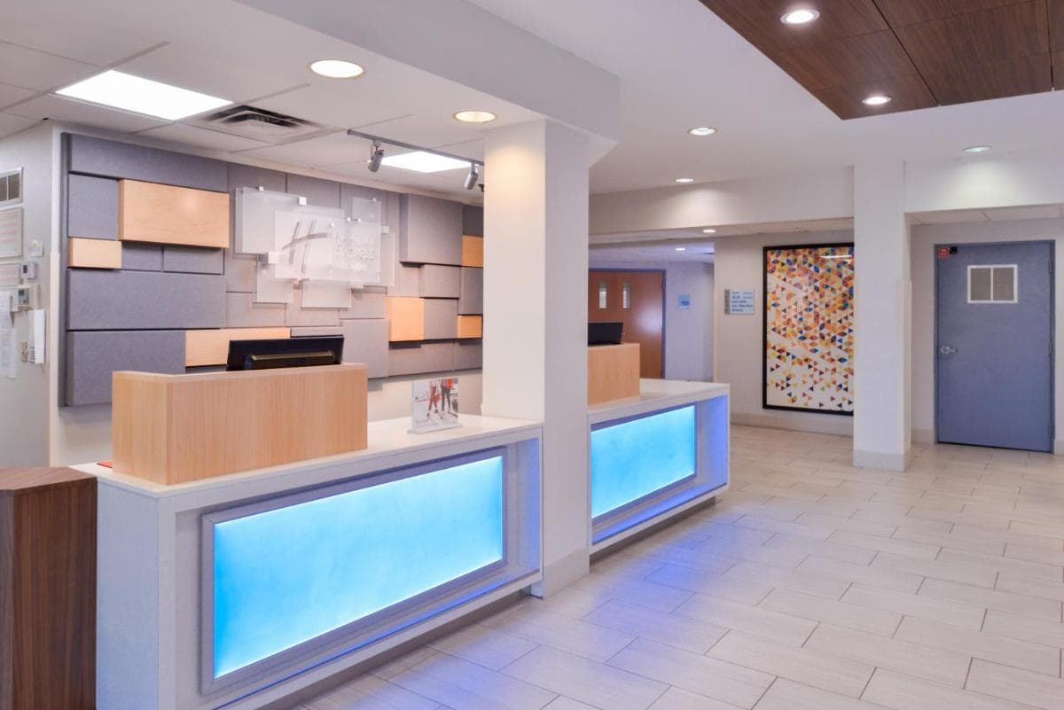 Holiday Inn Express Southfield-Detroit, an IHG Hotel interior in Southfield, MI — gallery photo 2