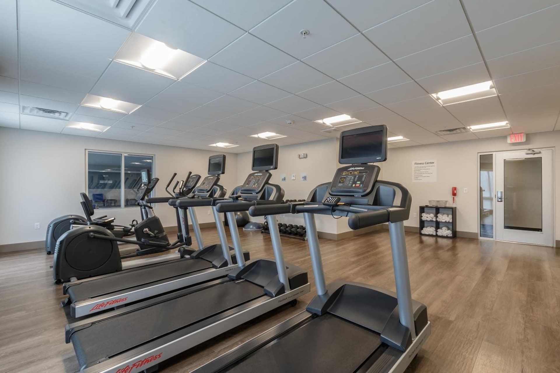 Holiday Inn Express & Suites- South Bend Casino by IHG interior in South Bend, IN — gallery photo 2