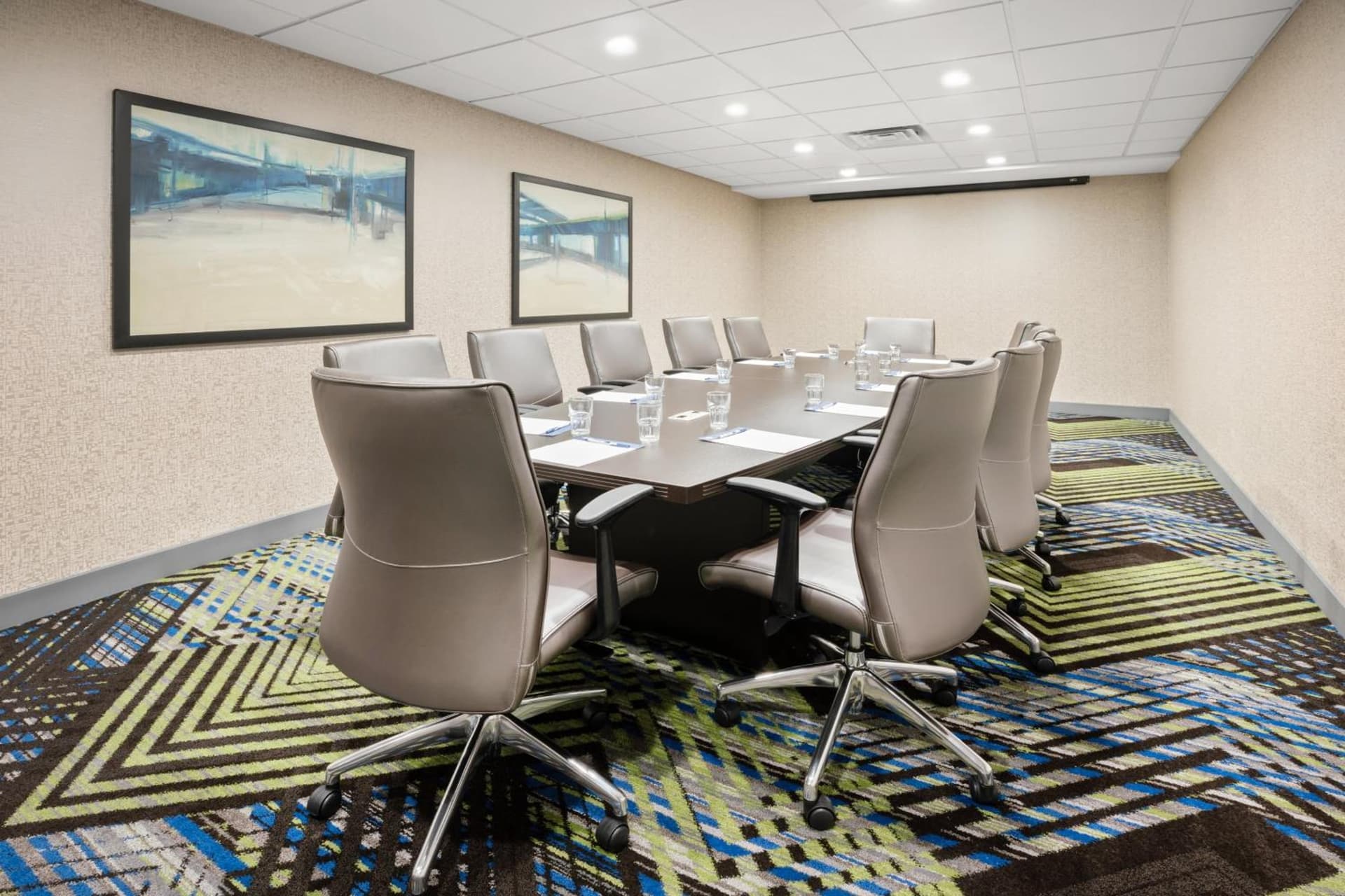 Holiday Inn Express Hotel & Suites Marysville by IHG property views in Marysville, WA — gallery photo 3