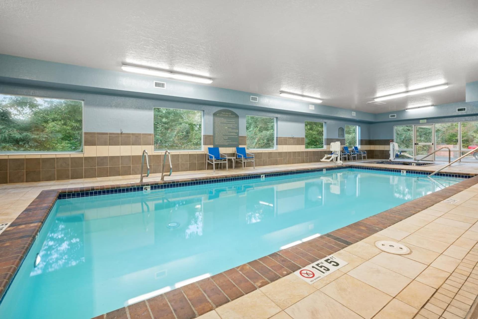 Holiday Inn Express Hotel & Suites Marysville by IHG property views in Marysville, WA — gallery photo 3