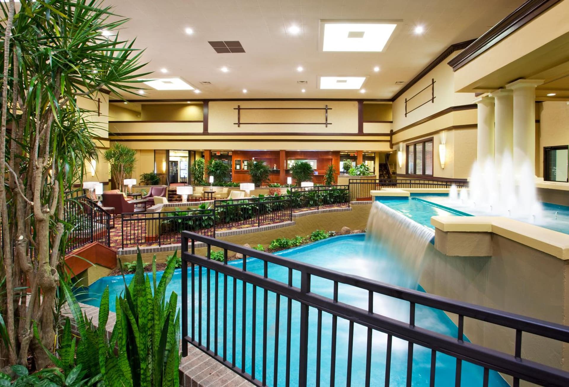 Holiday Inn Cincinnati-Eastgate by IHG interior in Eastgate, OH — gallery photo 2