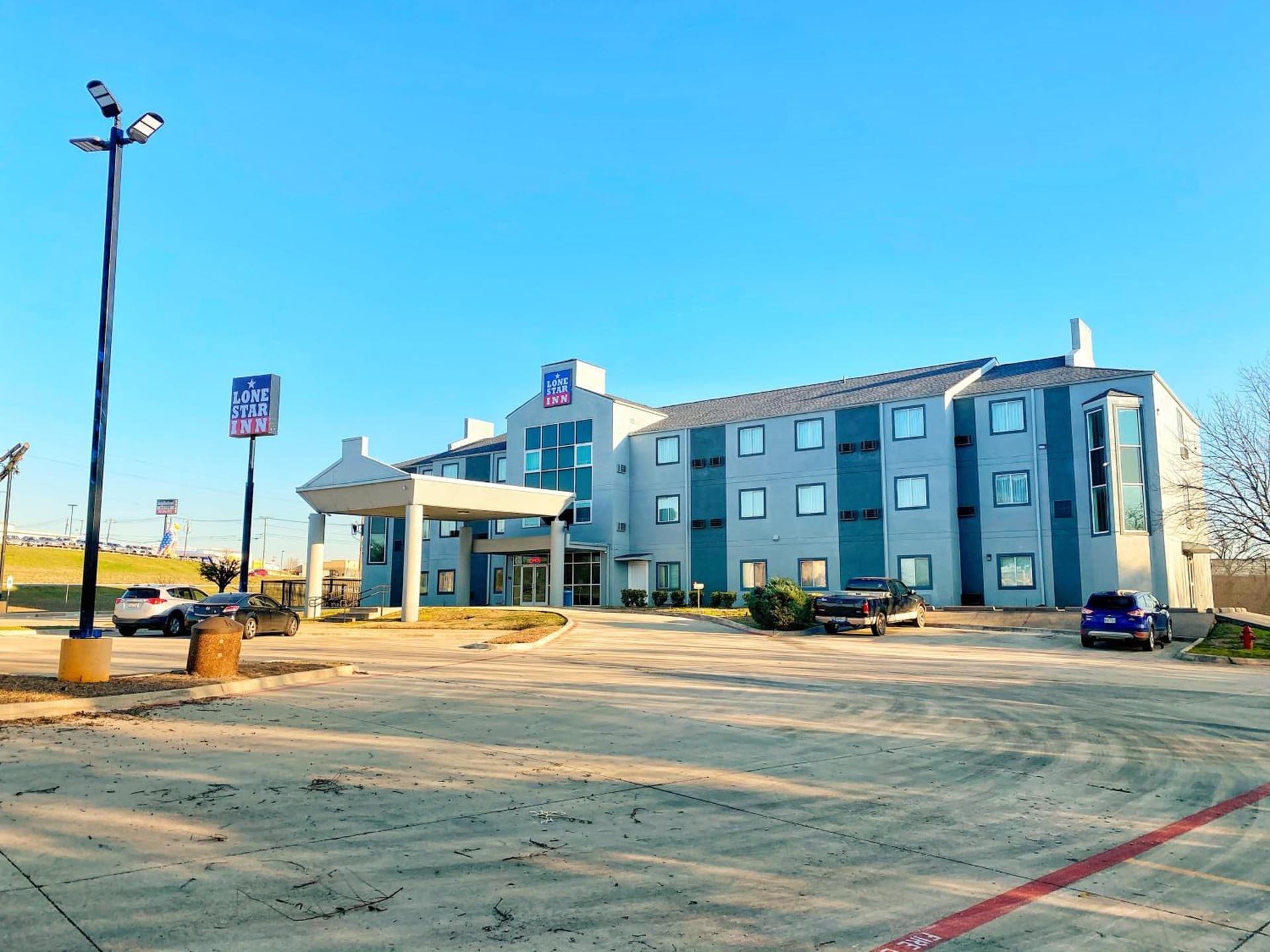Lone Star Inn interior in Decatur, TX — gallery photo 2