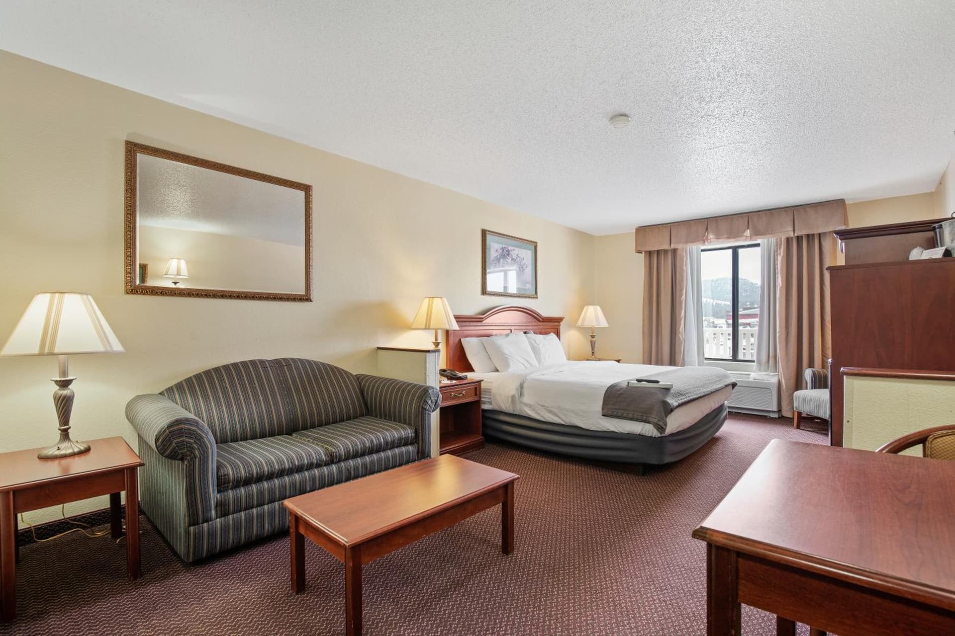 Stay USA Hotel and Suites property views in Hot Springs, SD — gallery photo 3
