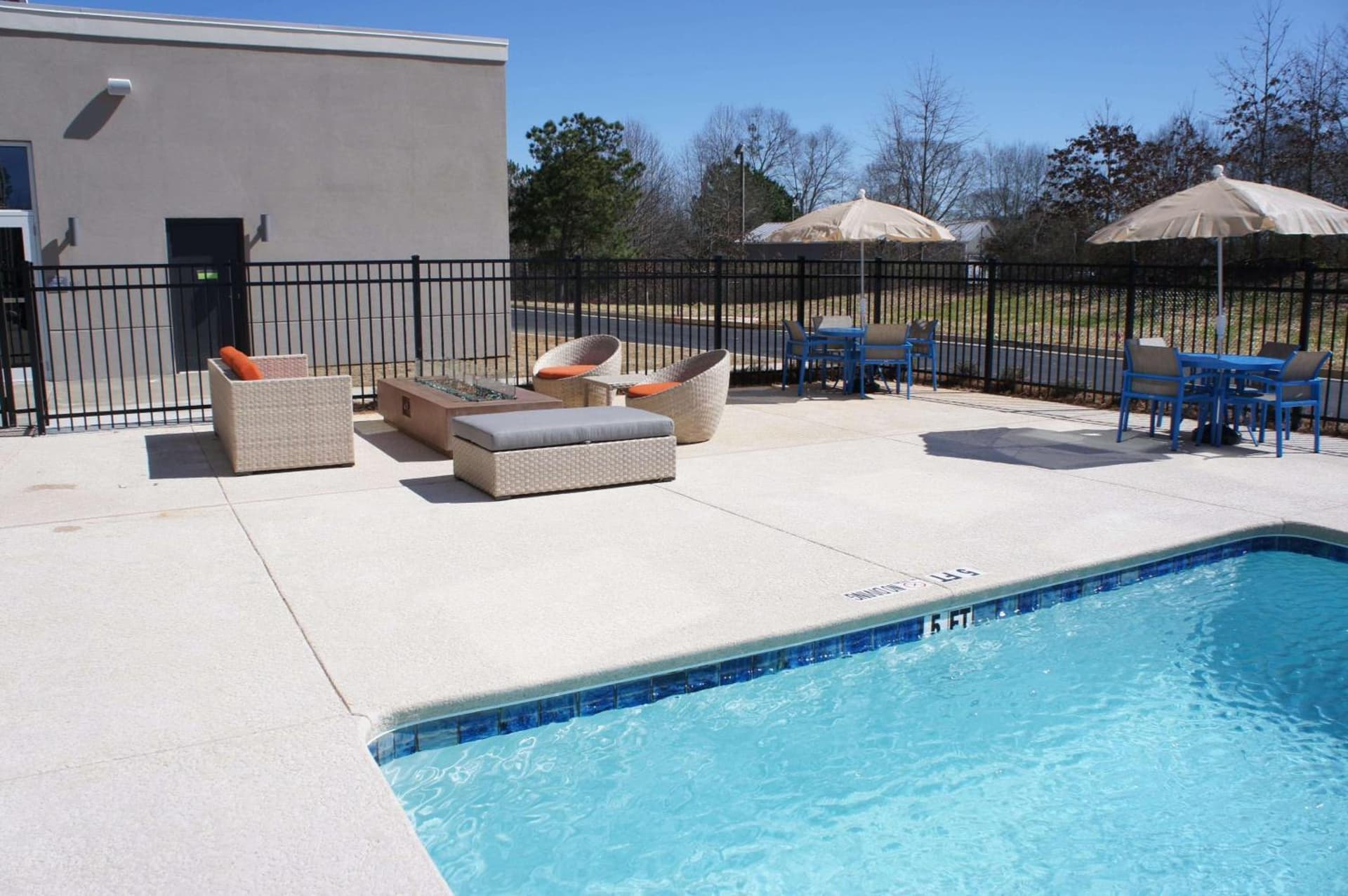 La Quinta Inn & Suites by Wyndham Braselton gallery photo in Braselton, GA — image 75