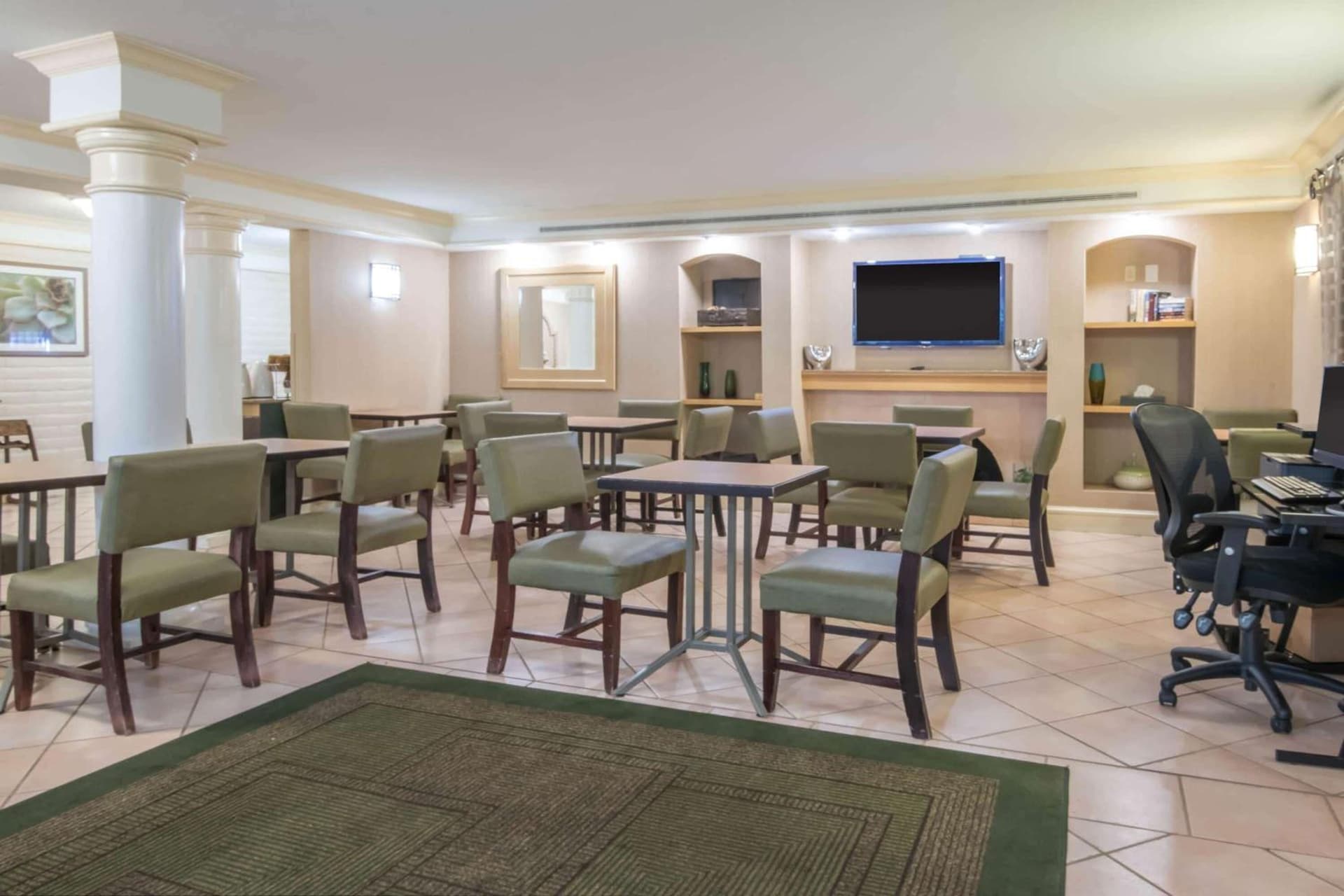 La Quinta Inn by Wyndham Colorado Springs Garden of the Gods gallery photo in Colorado Springs, CO — image 27