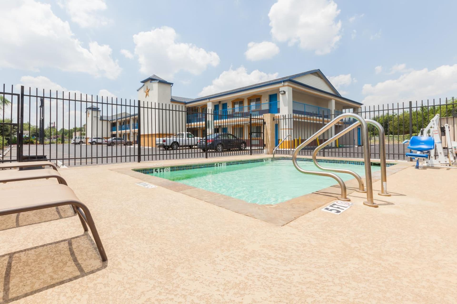 Days Inn by Wyndham Houston East interior in Houston, TX — gallery photo 2