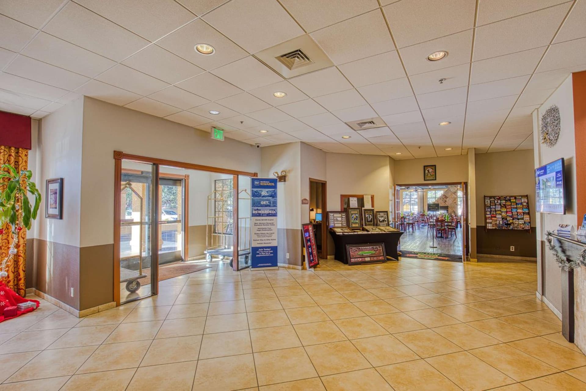 Best Western Green Valley Inn interior in Green Valley, AZ — gallery photo 2
