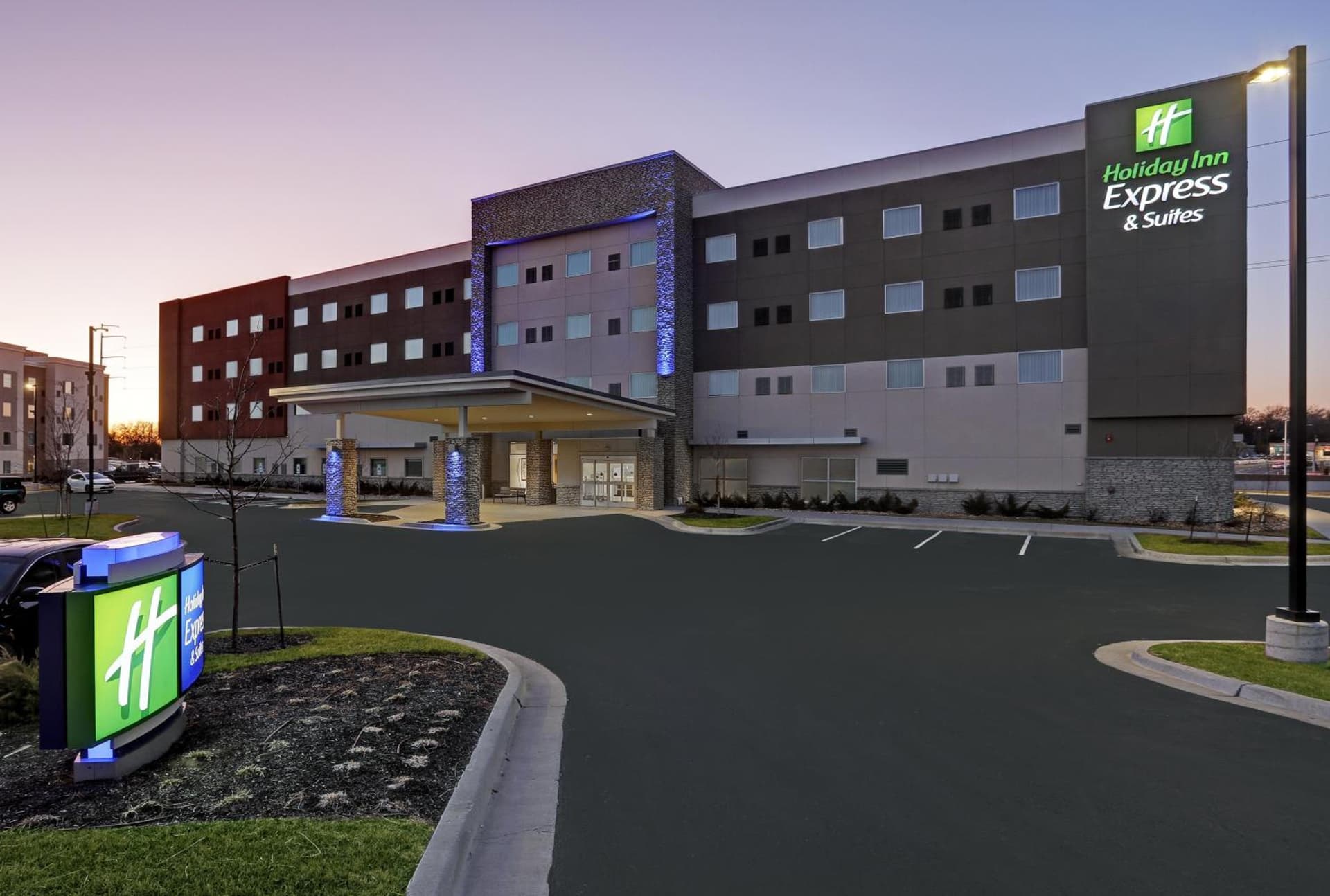 Holiday Inn Express & Suites - Lenexa - Overland Park Area by IHG gallery photo in Lenexa, KS — image 7