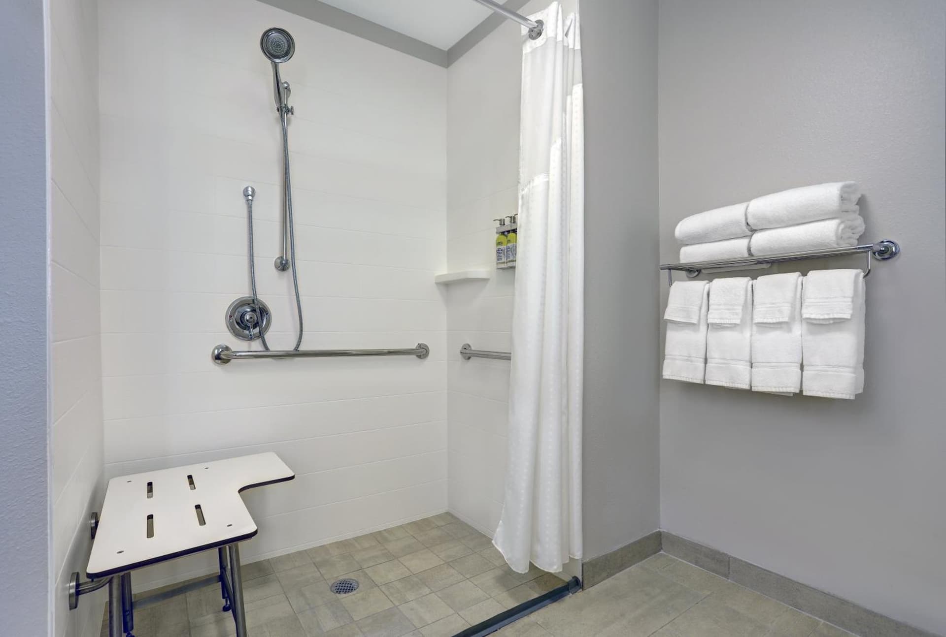 Holiday Inn Express & Suites - Lenexa - Overland Park Area by IHG gallery photo in Lenexa, KS — image 24