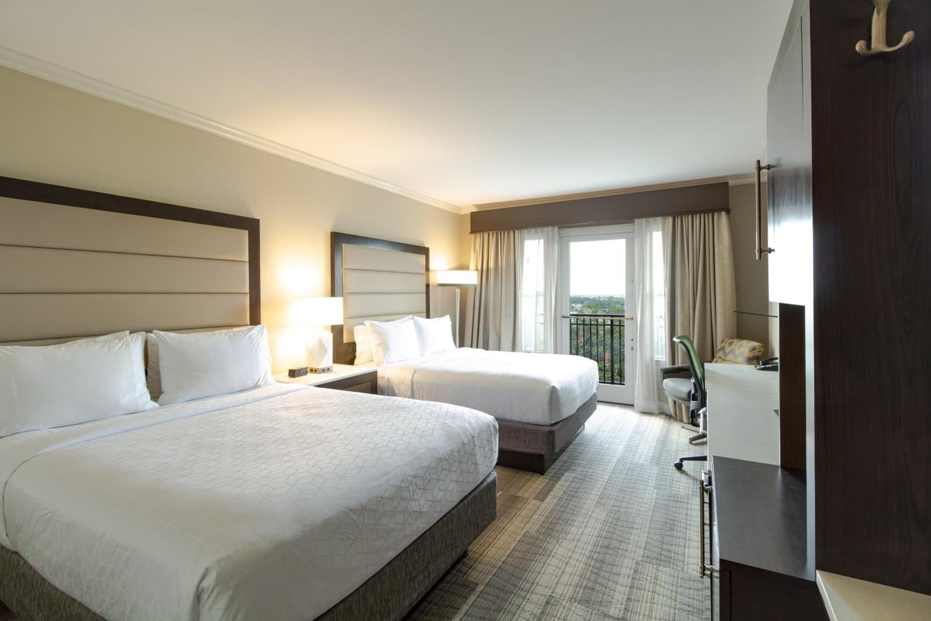 Holiday Inn Express Savannah - Historic District gallery photo in Savannah, GA — image 12