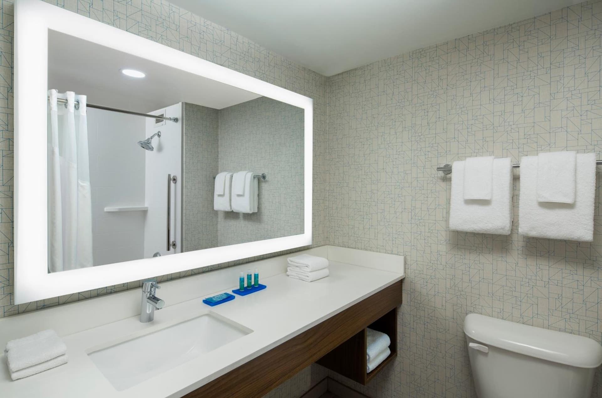 Holiday Inn Express Nashville-Downtown - Broadway by IHG gallery photo in Nashville, TN — image 28