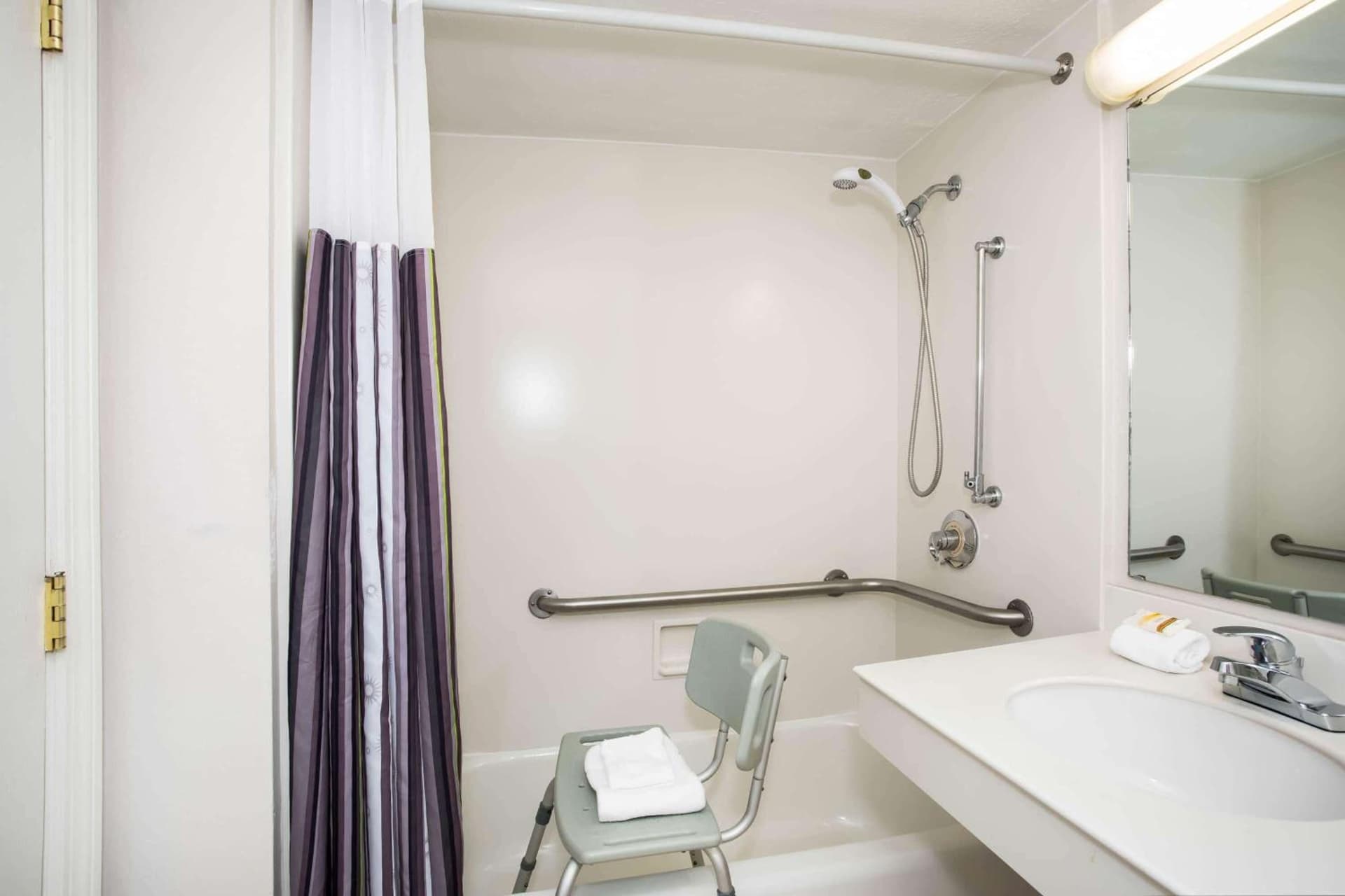 La Quinta Inn by Wyndham Tallahassee North gallery photo in Tallahassee, FL — image 25