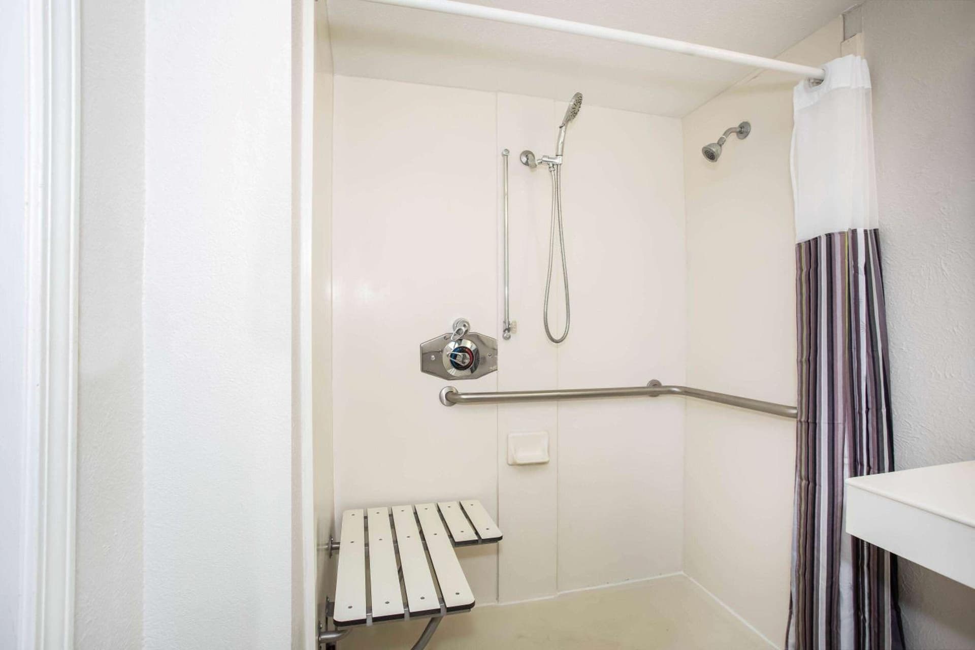 La Quinta Inn by Wyndham Tallahassee North gallery photo in Tallahassee, FL — image 14