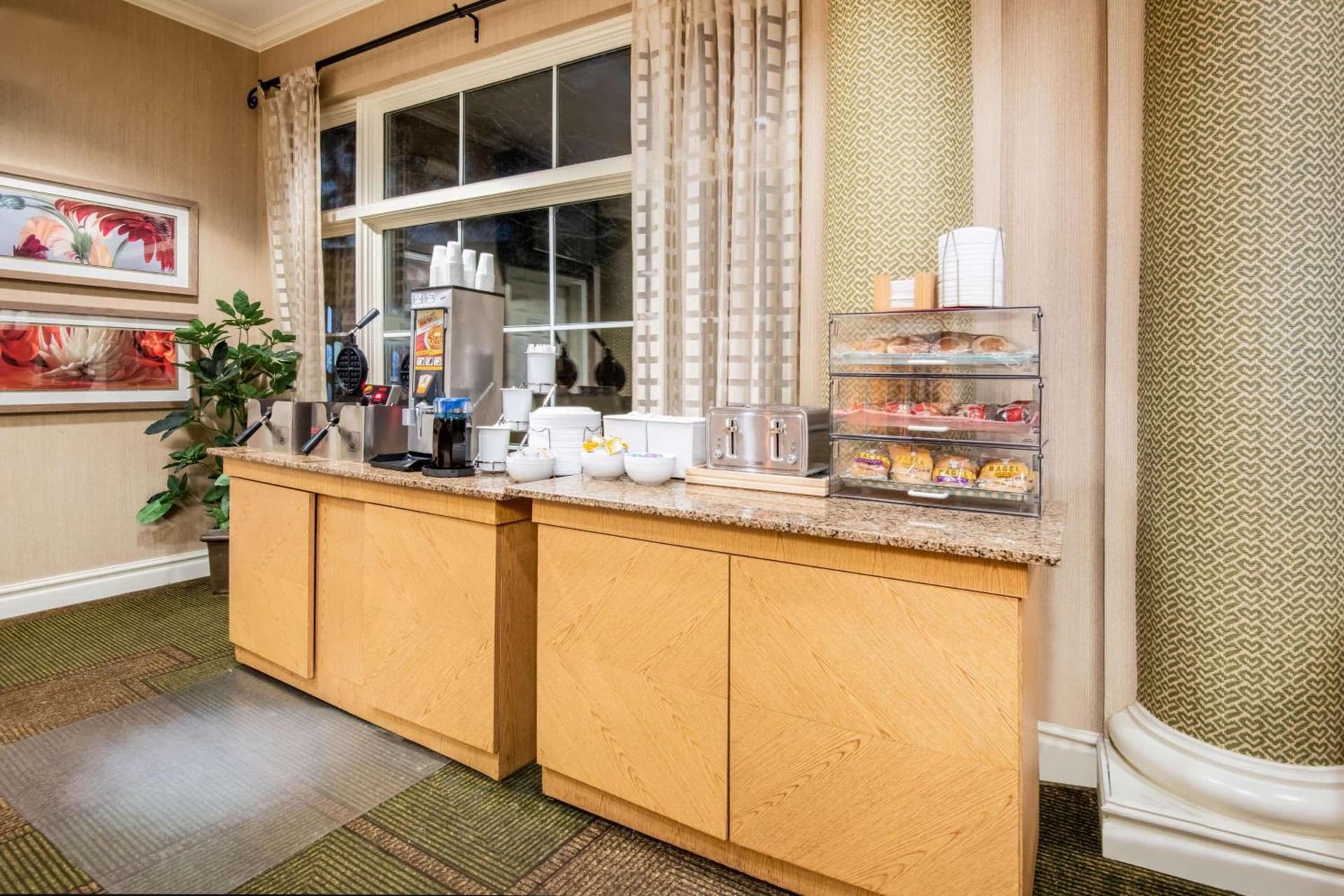 La Quinta Inn & Suites by Wyndham Colorado Springs South AP gallery photo in Colorado Springs, CO — image 19