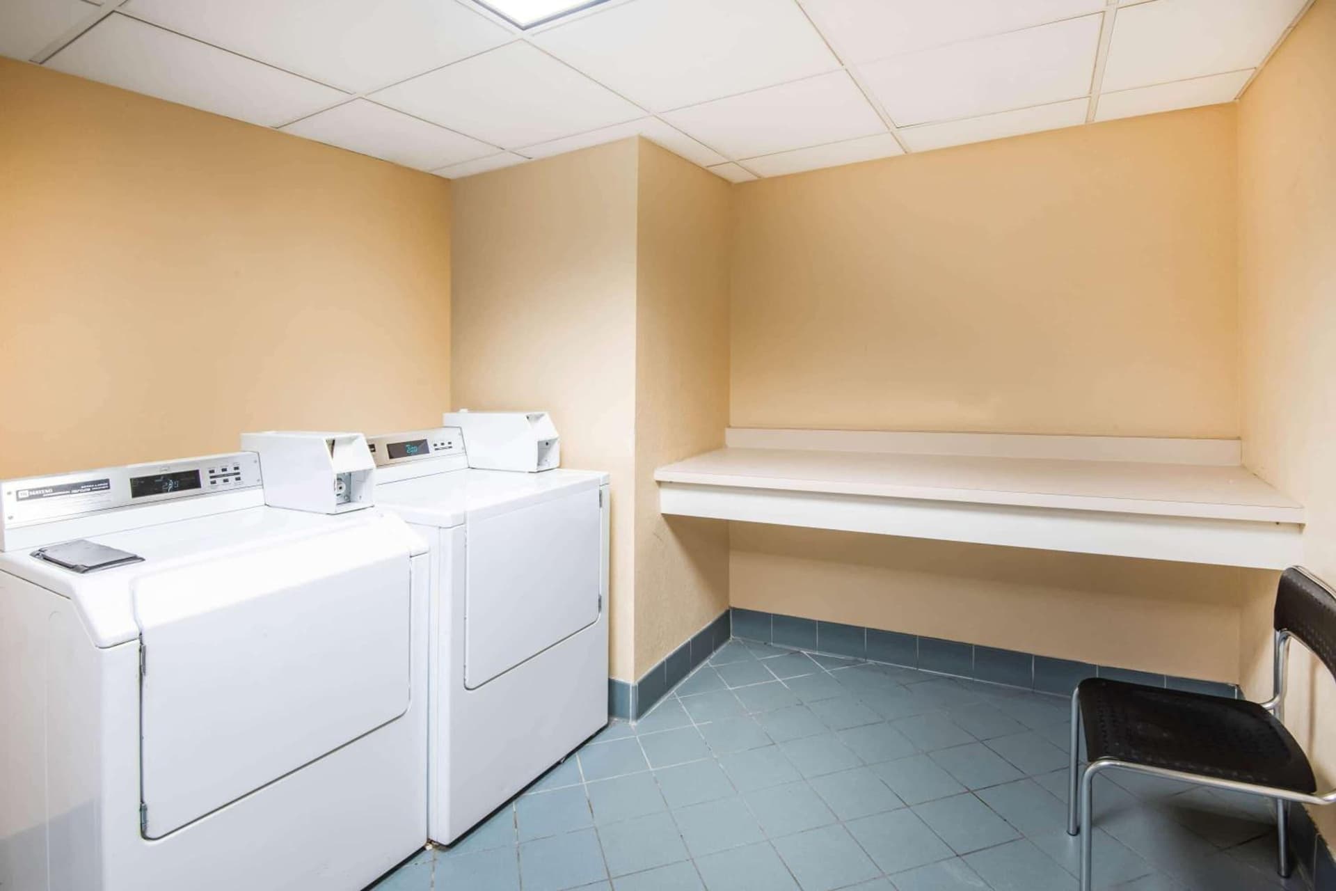 La Quinta Inn & Suites by Wyndham Colorado Springs South AP gallery photo in Colorado Springs, CO — image 24