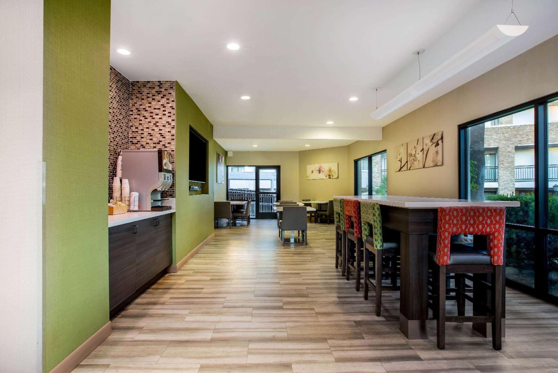 La Quinta by Wyndham Pomona property views in Pomona, CA — gallery photo 3