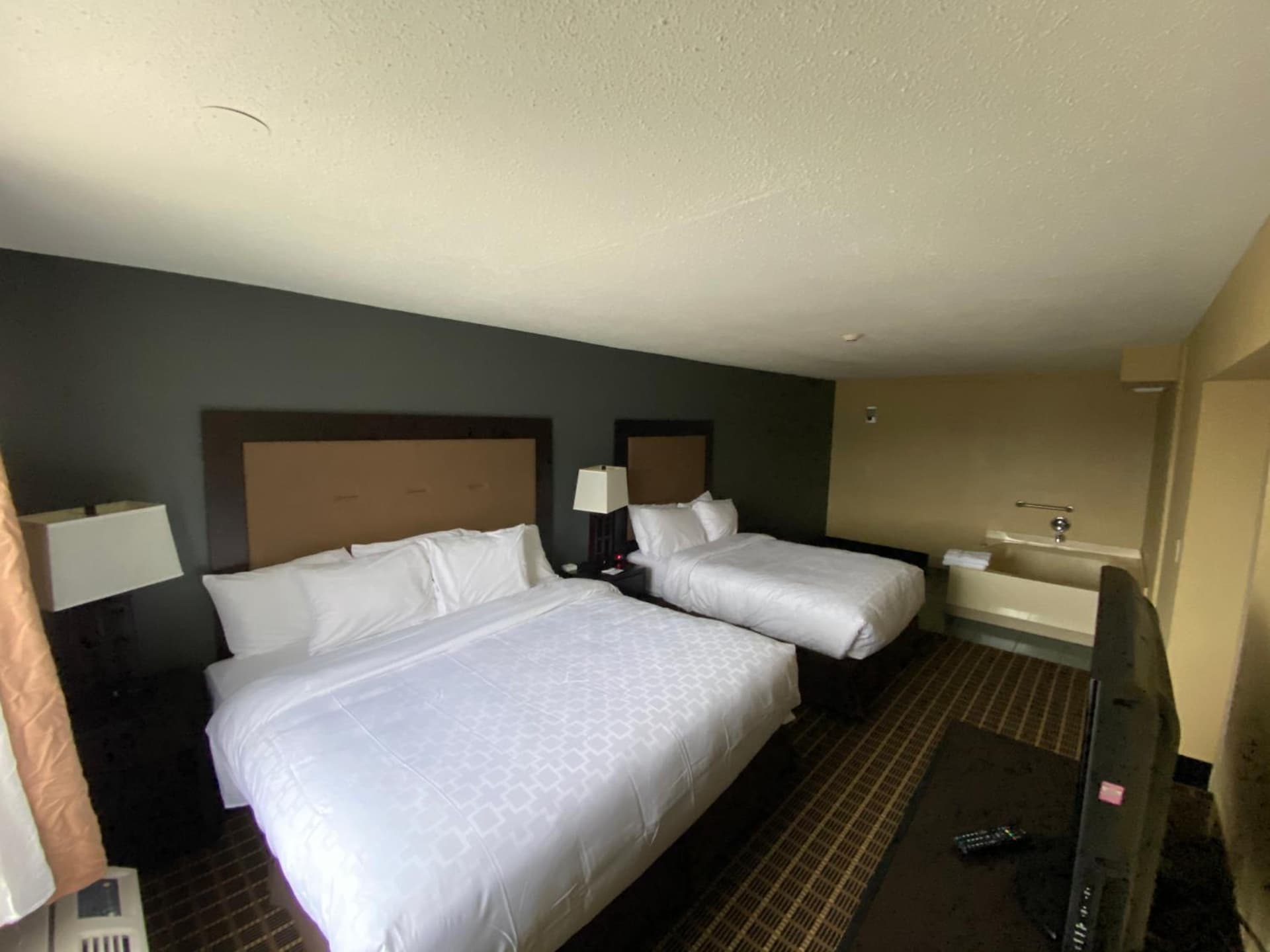 Days Inn & Suites by Wyndham Norton Shores/Muskegon gallery photo in Muskegon, MI — image 5