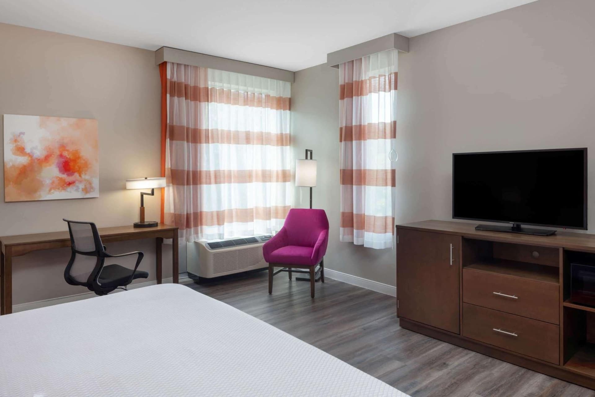 La Quinta by Wyndham Greensboro Airport High Point gallery photo in Greensboro, NC — image 24