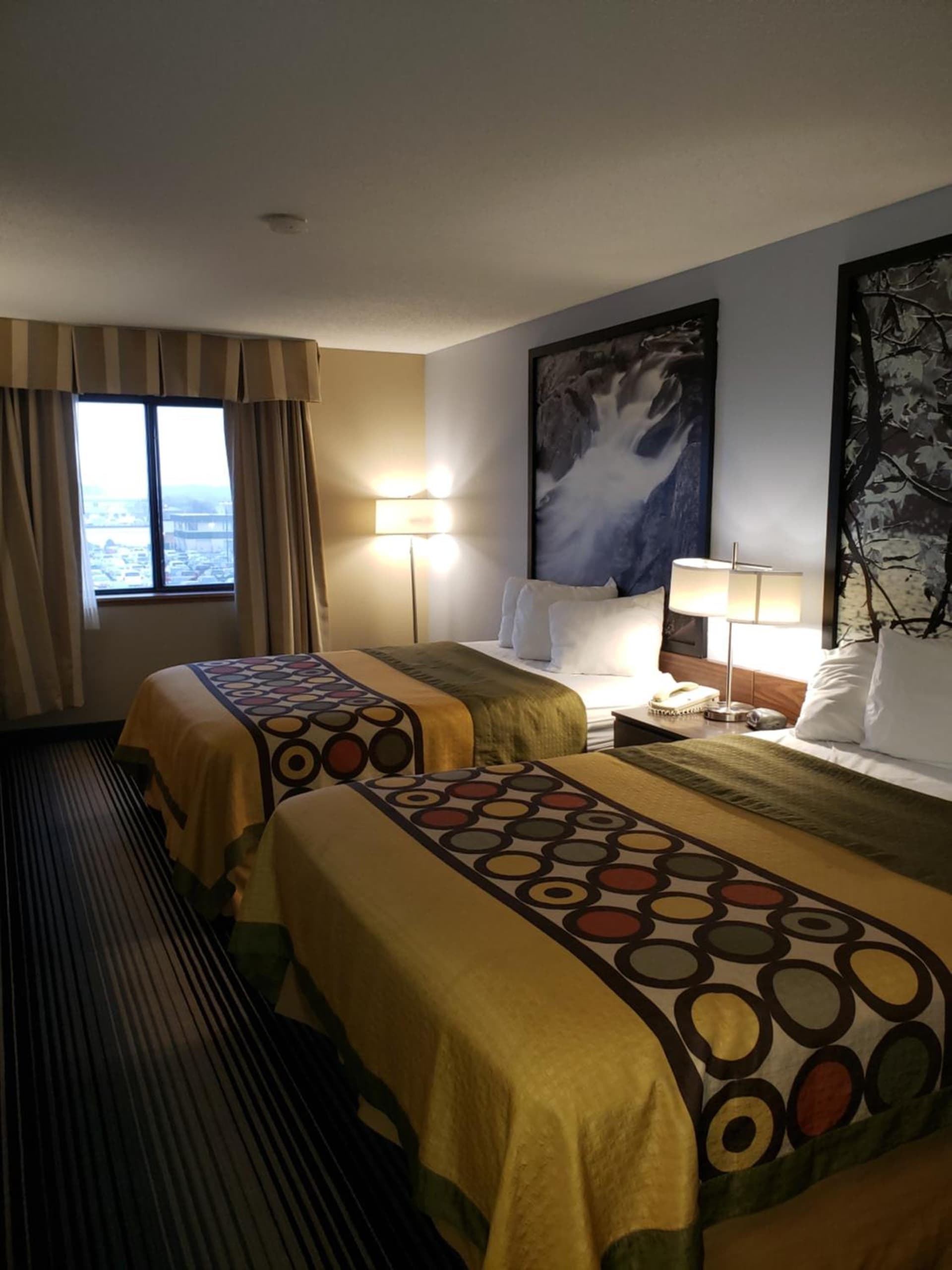 Super 8 by Wyndham Milwaukee Airport gallery photo in Milwaukee, WI — image 15