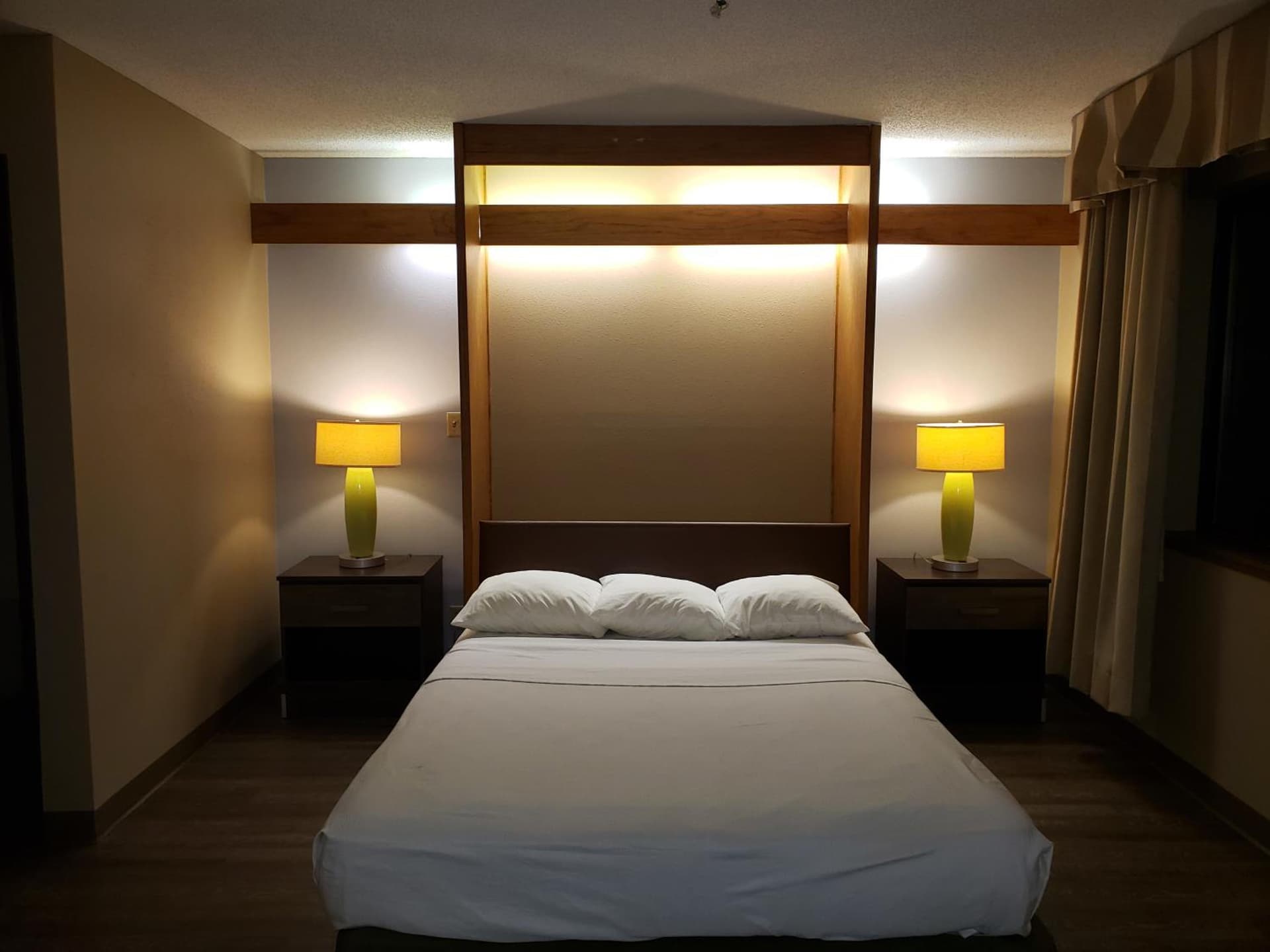 Super 8 by Wyndham Milwaukee Airport gallery photo in Milwaukee, WI — image 47