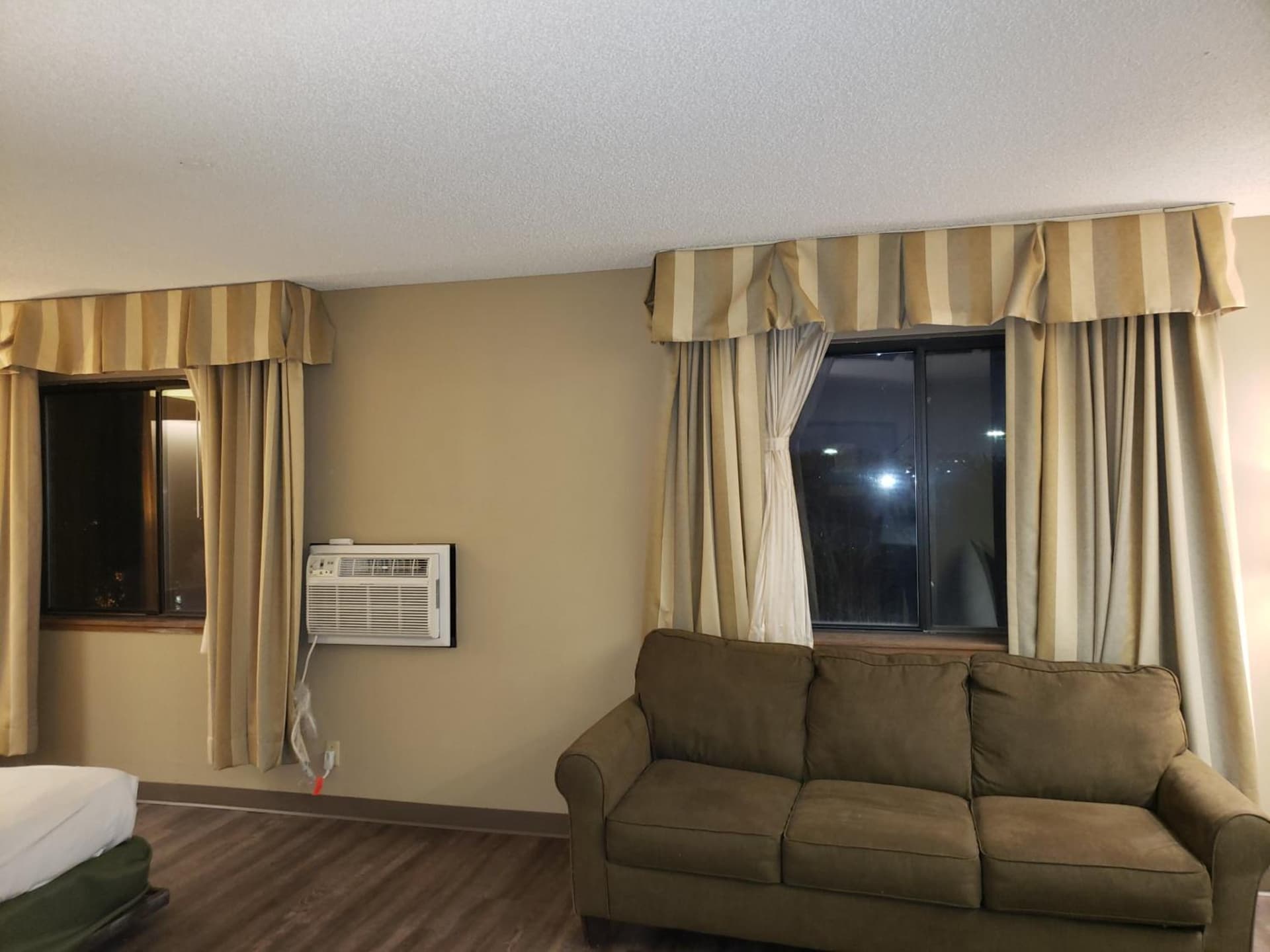 Super 8 by Wyndham Milwaukee Airport property views in Milwaukee, WI — gallery photo 3