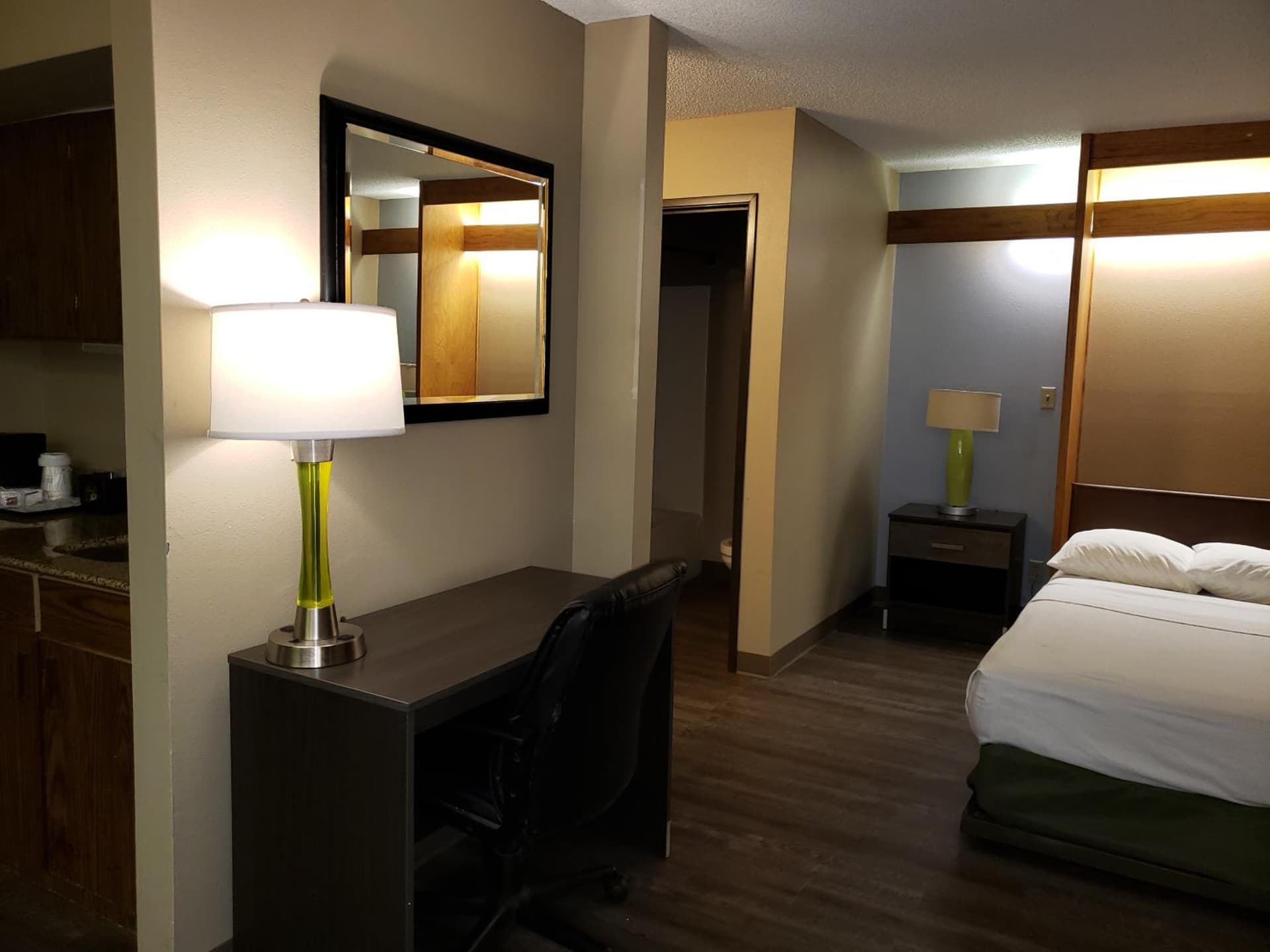 Super 8 by Wyndham Milwaukee Airport gallery photo in Milwaukee, WI — image 54