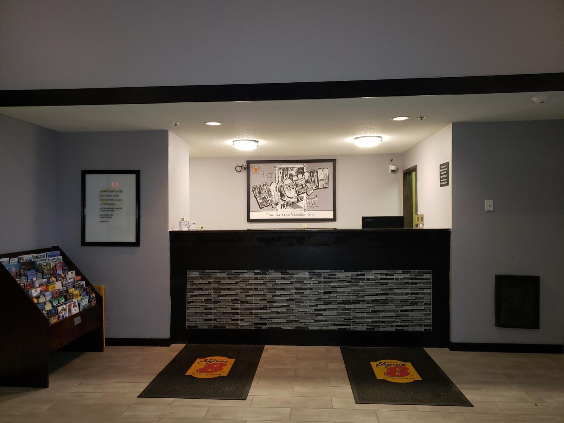 Super 8 by Wyndham Milwaukee Airport gallery photo in Milwaukee, WI — image 4