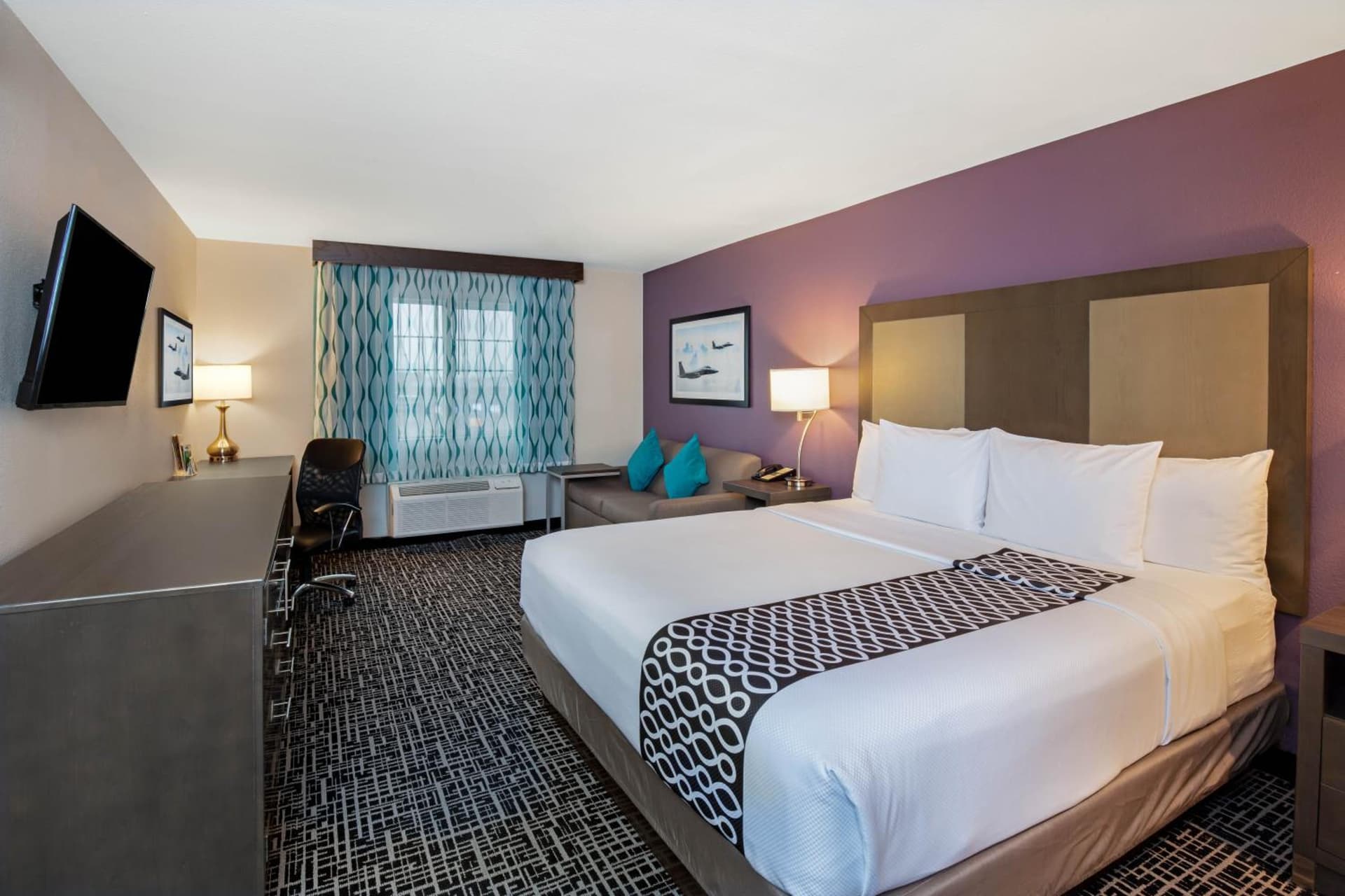 La Quinta Inn & Suites by Wyndham Las Vegas Nellis gallery photo in Las Vegas, NV — image 13