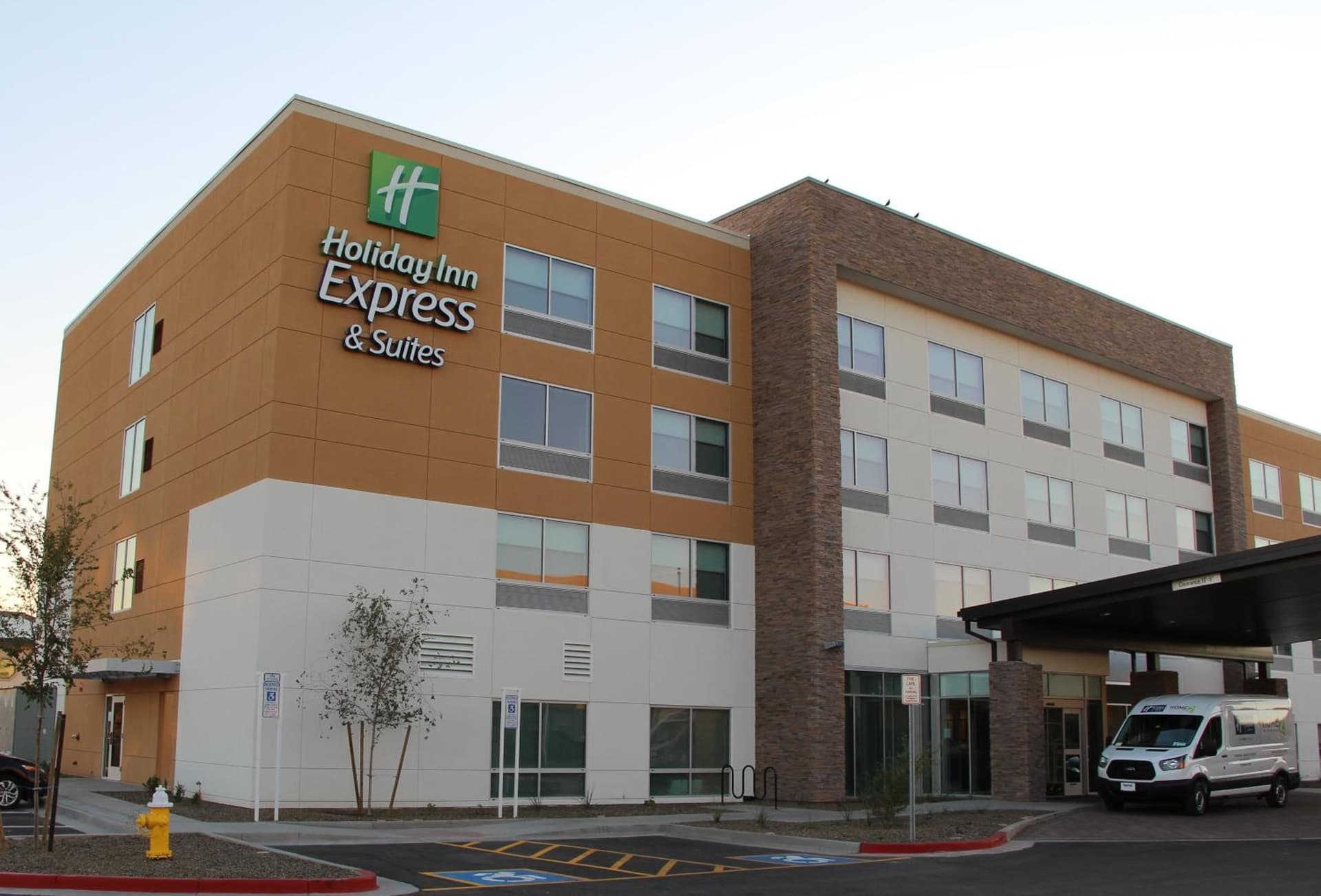 Holiday Inn Express & Suites - Phoenix - Airport North by IHG gallery photo in Phoenix, AZ — image 59