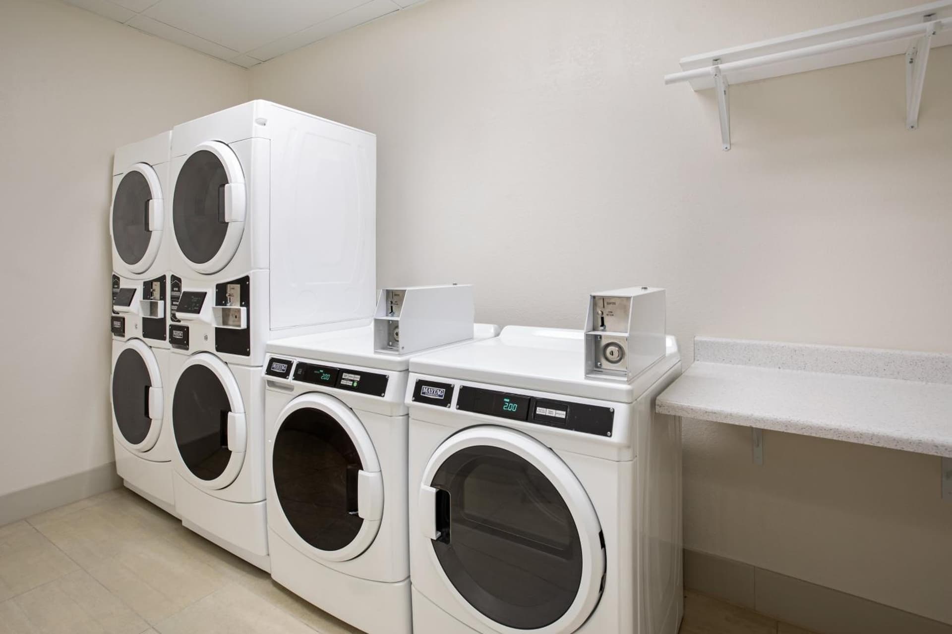 Holiday Inn Express & Suites Phoenix Glendale Dist by IHG gallery photo in Glendale, AZ — image 39